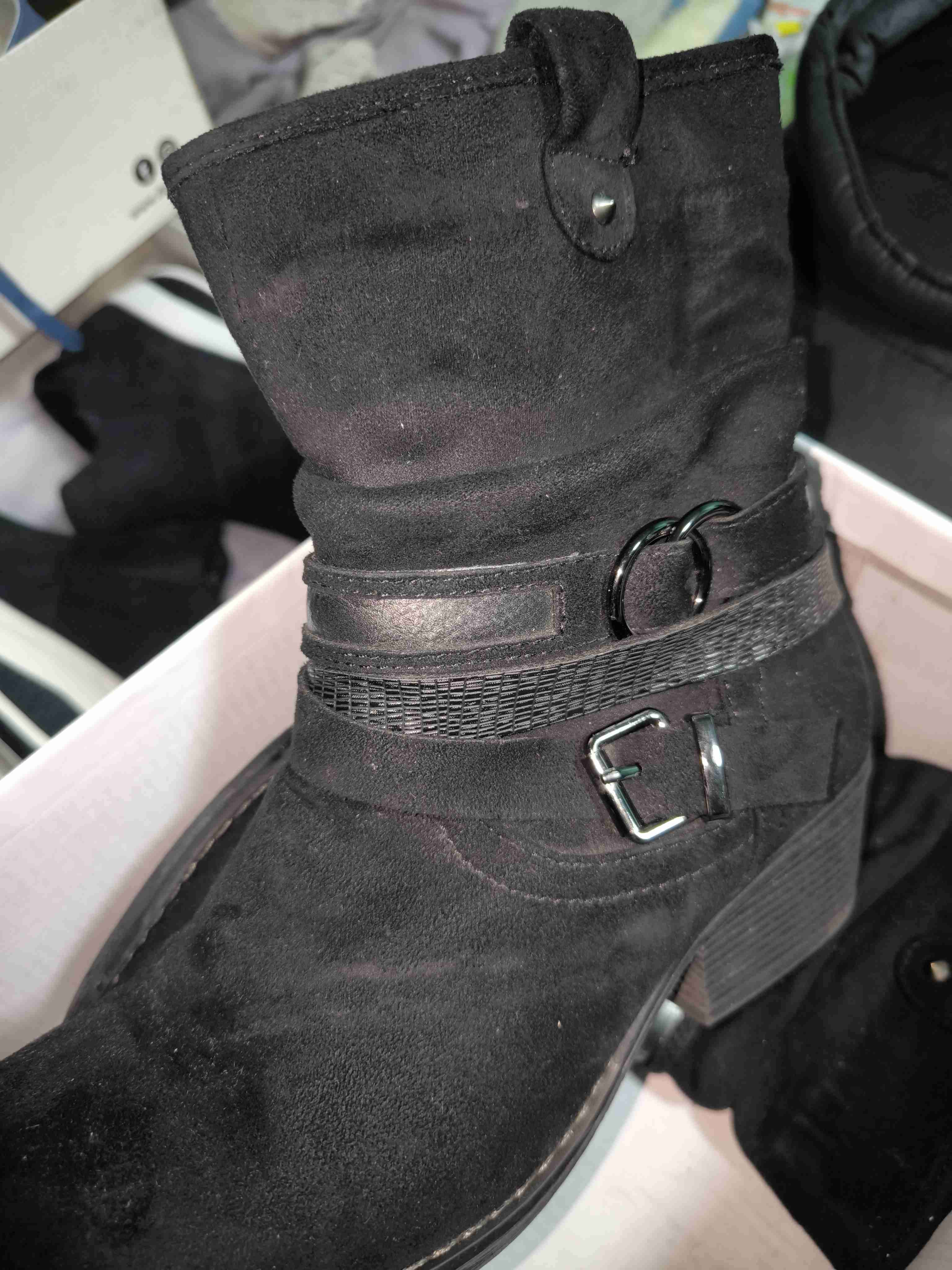 Botines Via Uno negros con hebilla