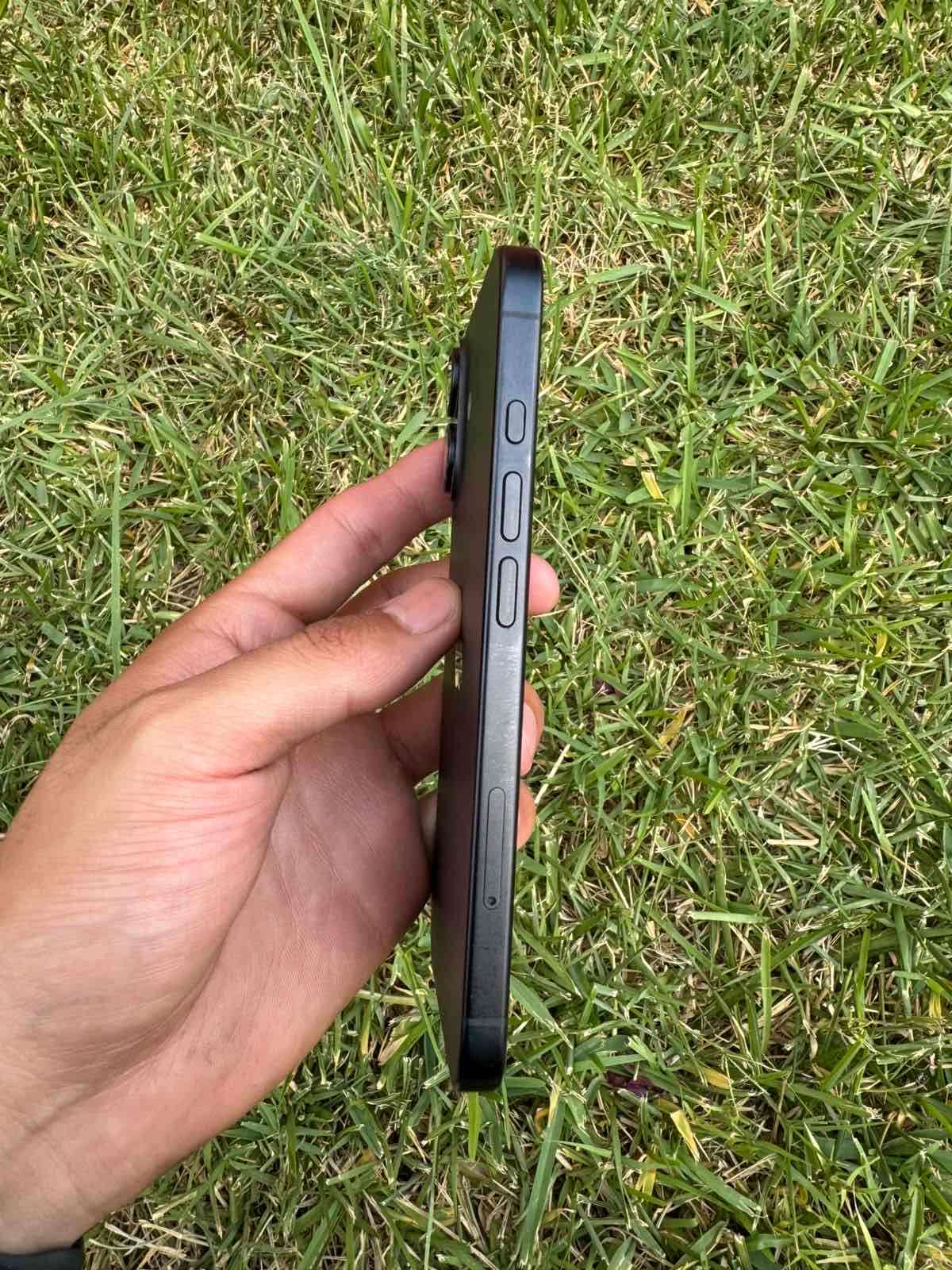 Se vende IPHONE 16 - miniatura 2