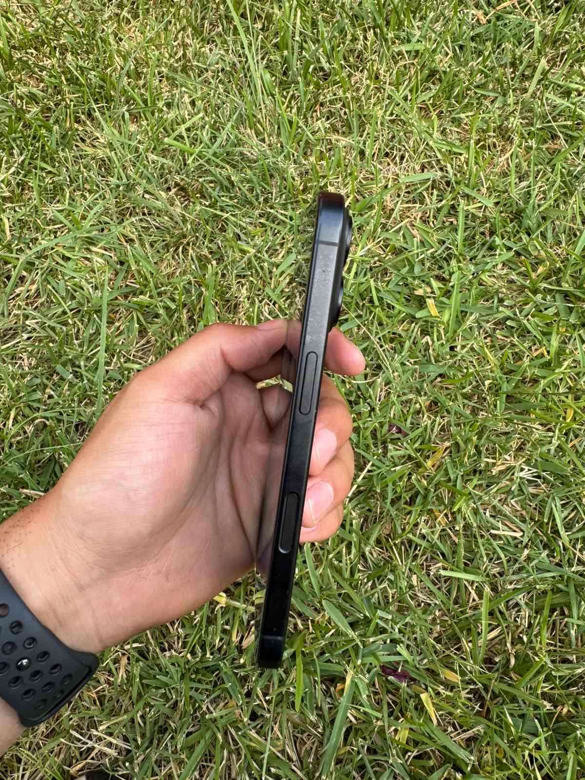 Se vende IPHONE 16 - miniatura 4