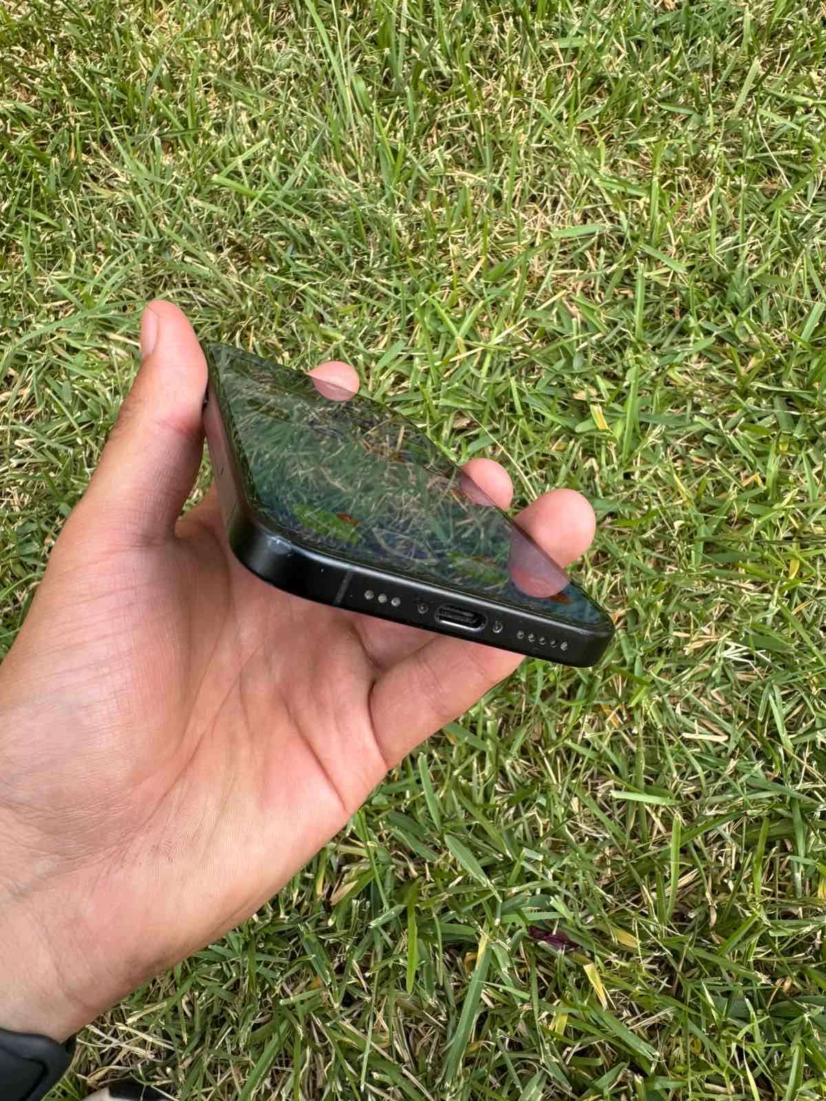 Se vende IPHONE 16 - miniatura 5