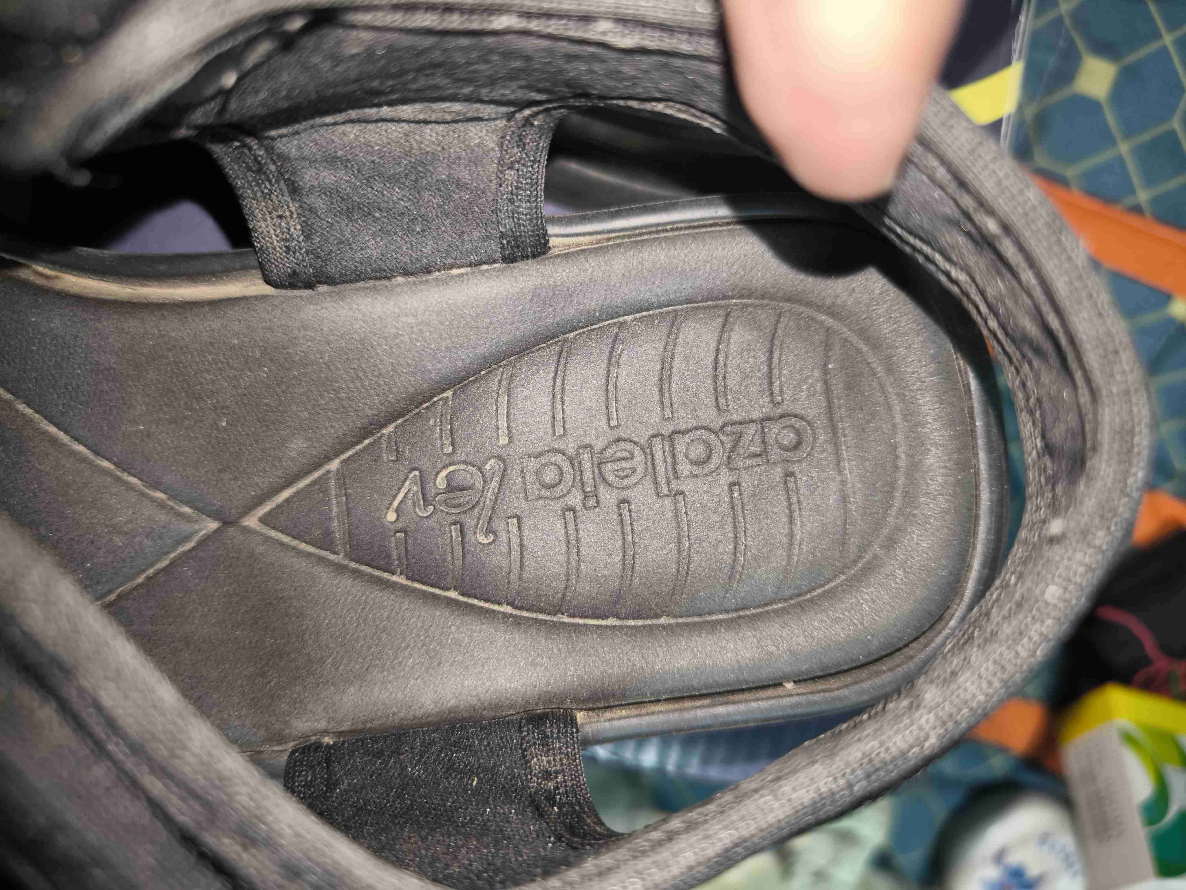 Sandalias negras casuales - miniatura 2