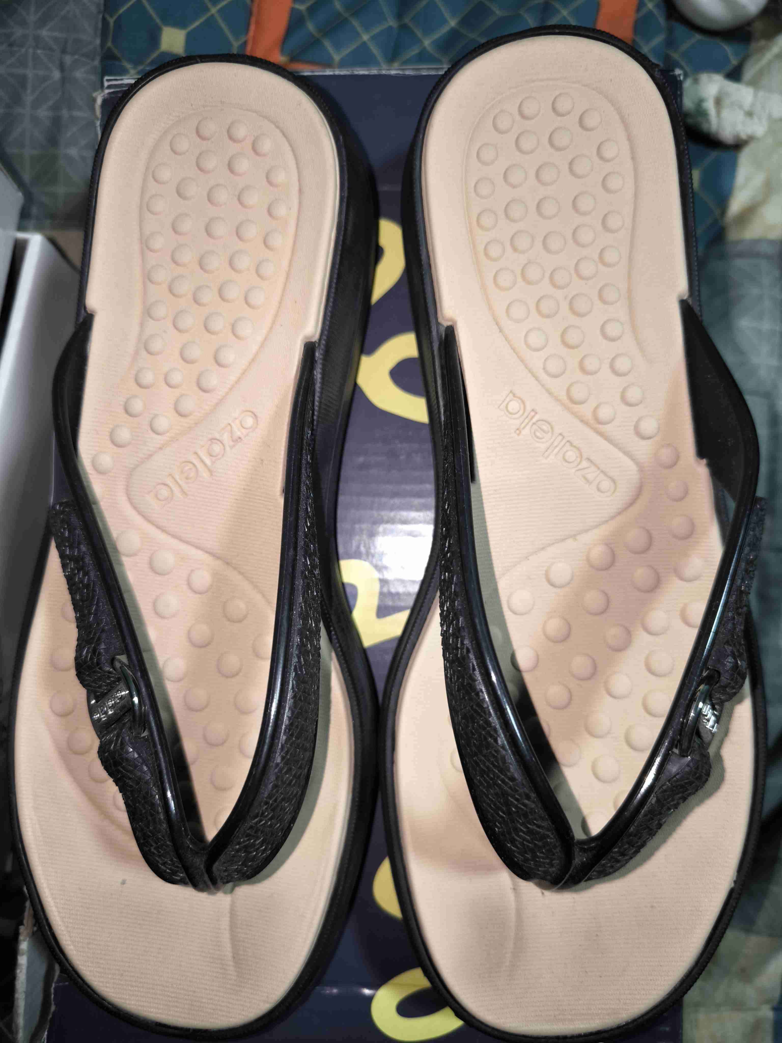 Sandalias flip-flop negras - miniatura 2