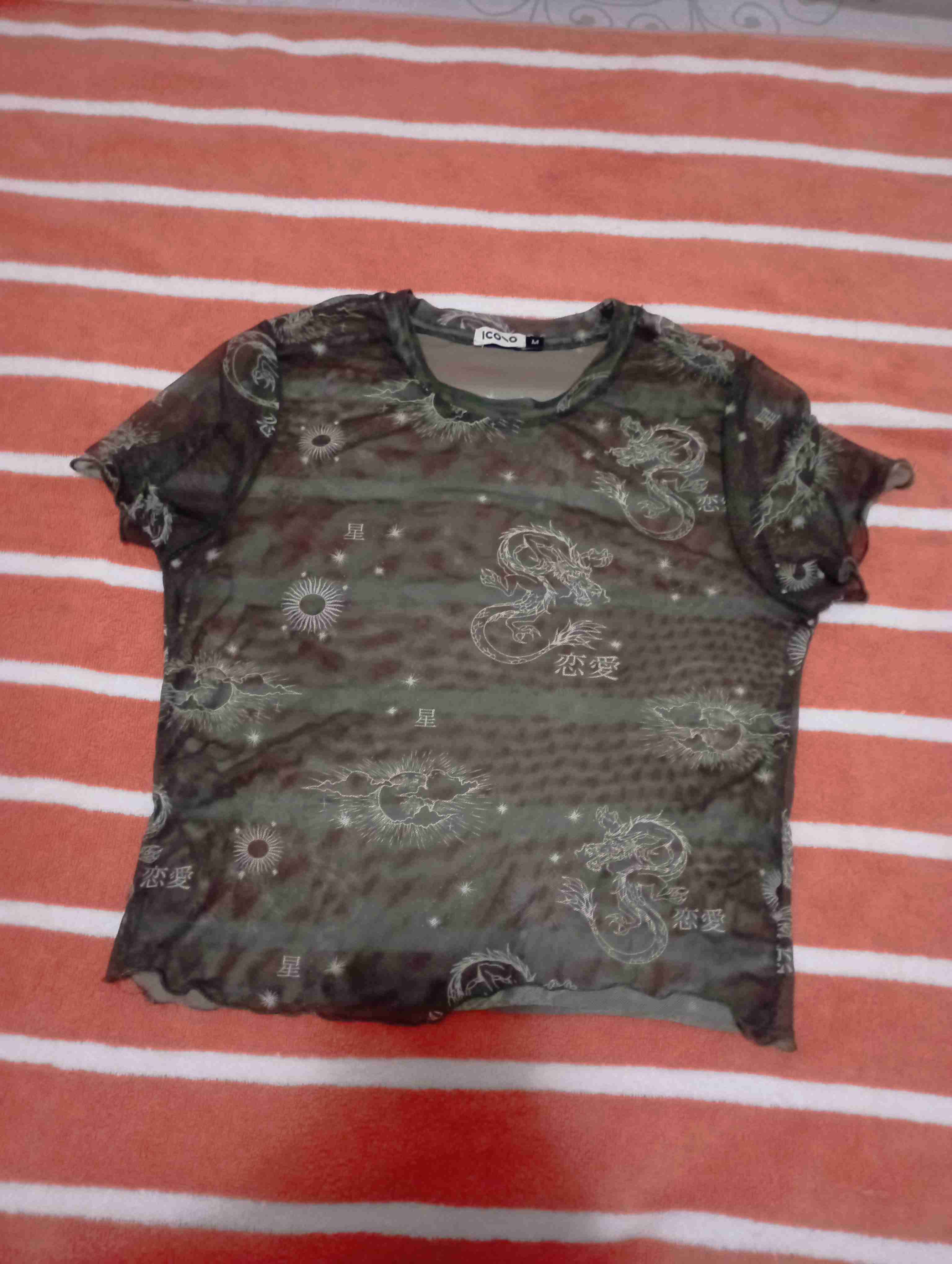 Polera semitransparente con dragones