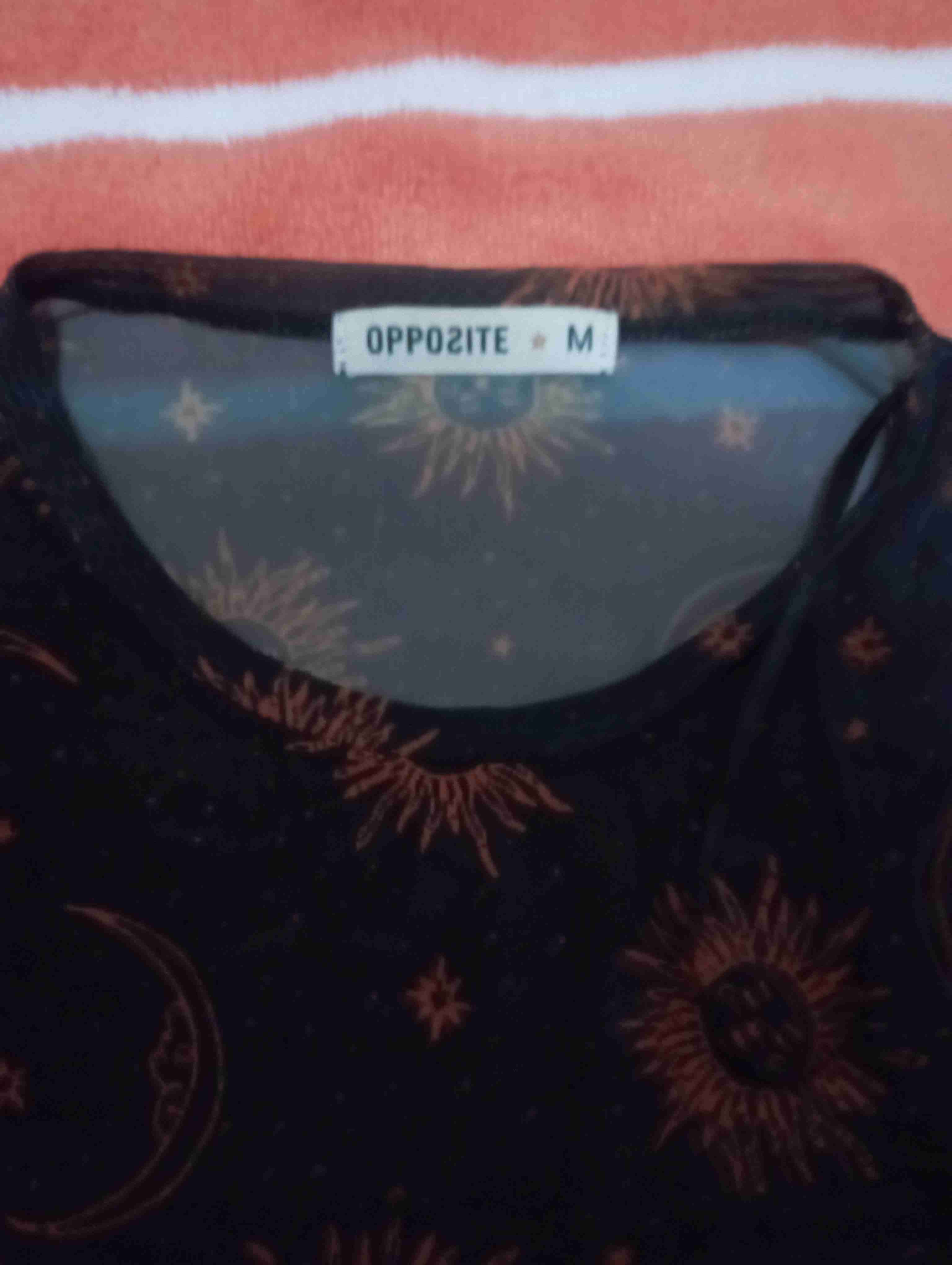 Polera negra con estampado solar - miniatura 2