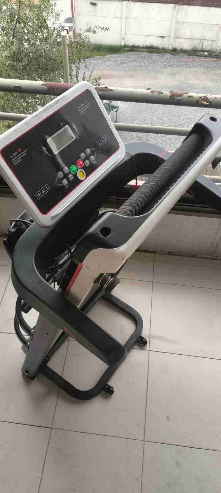 Caminadora deportiva con pantalla digital - miniatura 4