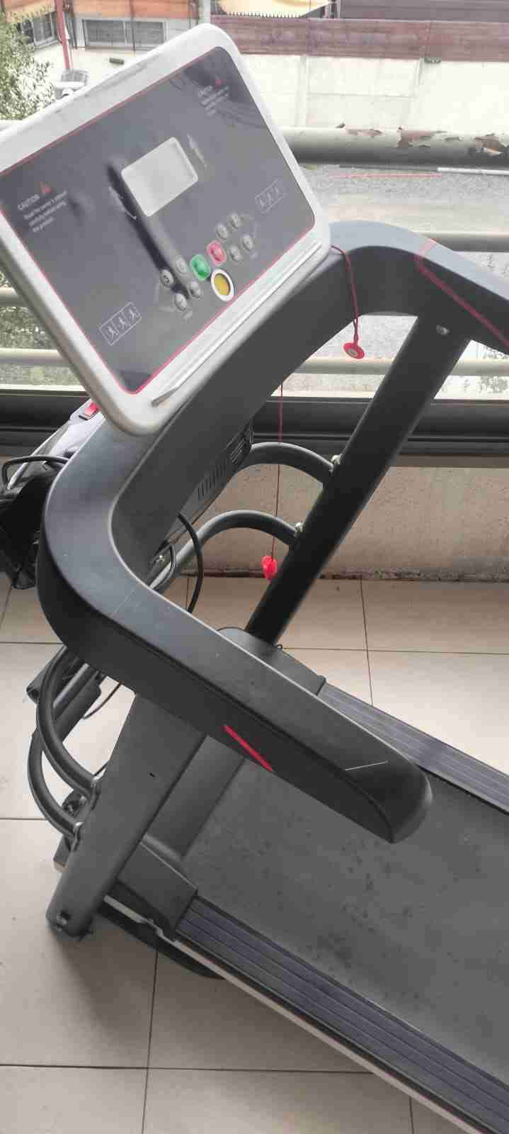 Caminadora deportiva con pantalla digital - miniatura 5