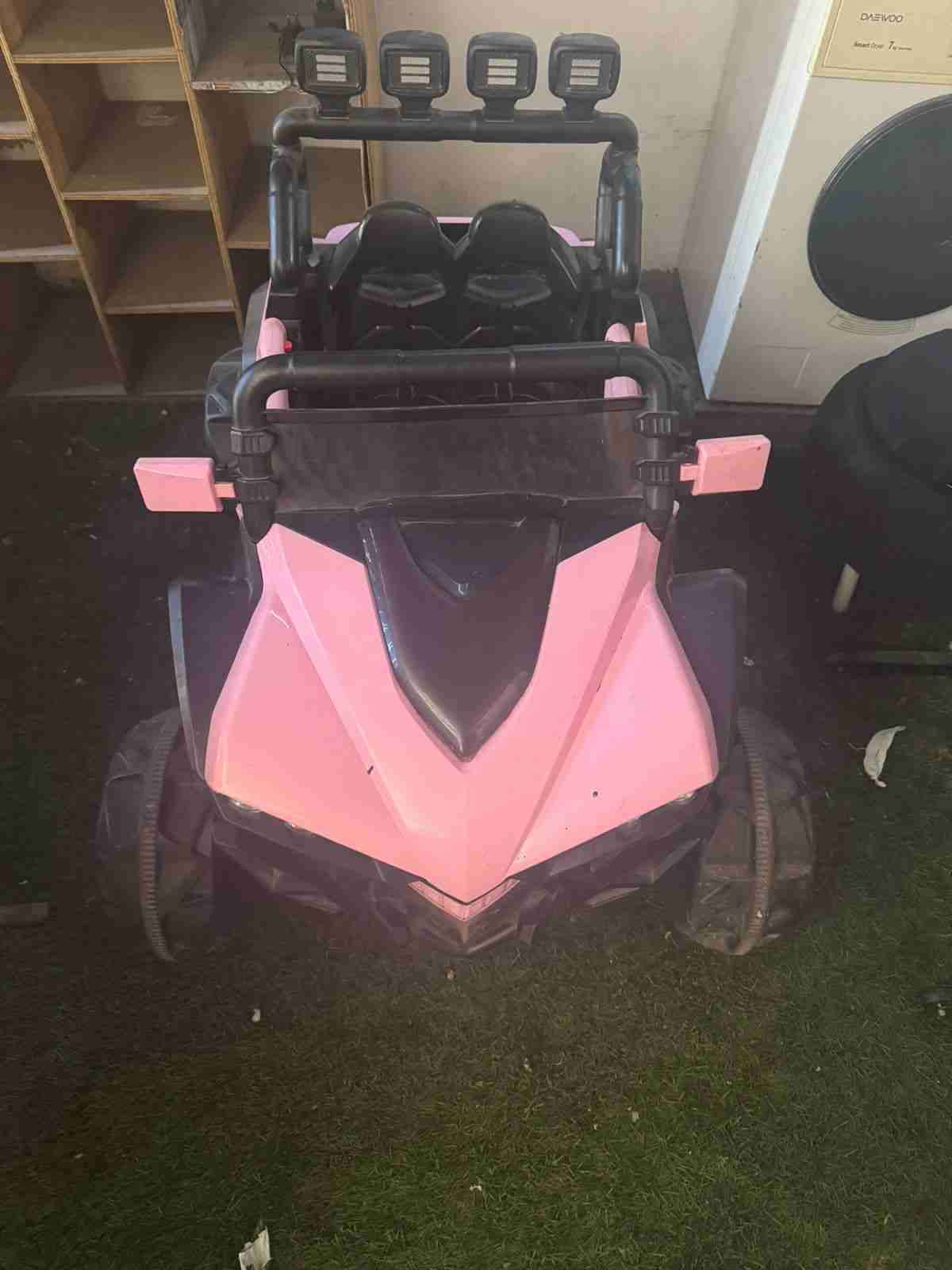 Auto eléctrico infantil rosa - miniatura 2