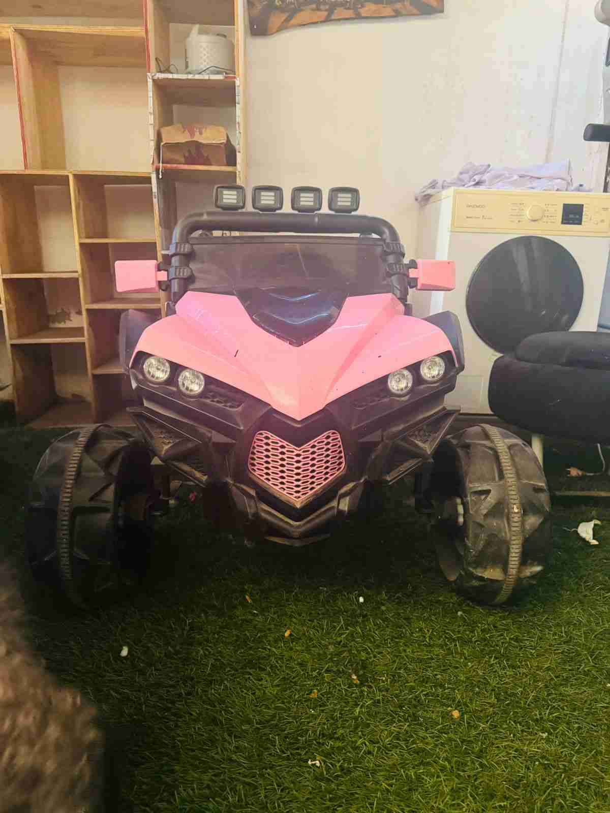 Auto eléctrico infantil rosa - miniatura 3