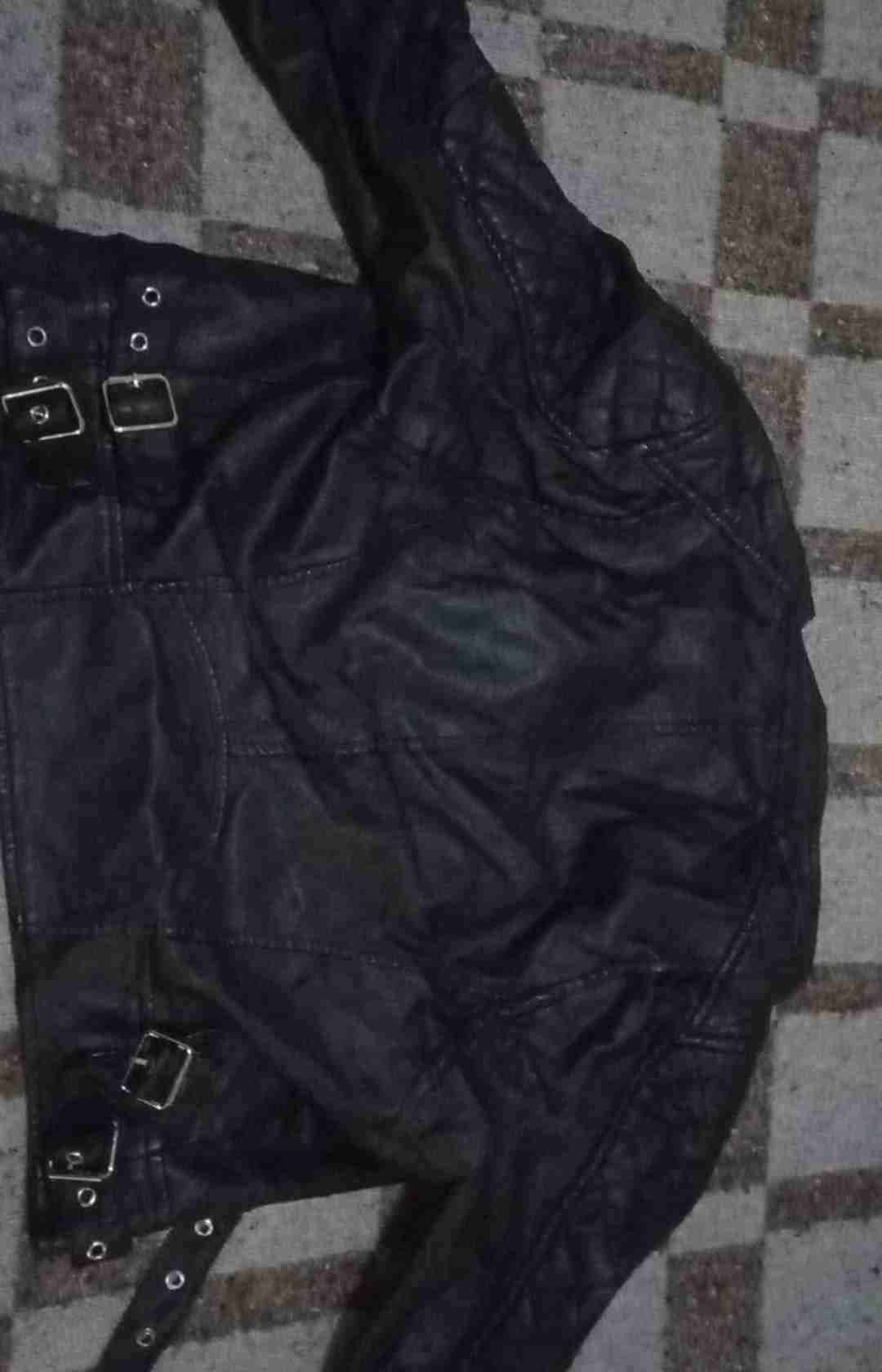 Chaqueta negra de cuero