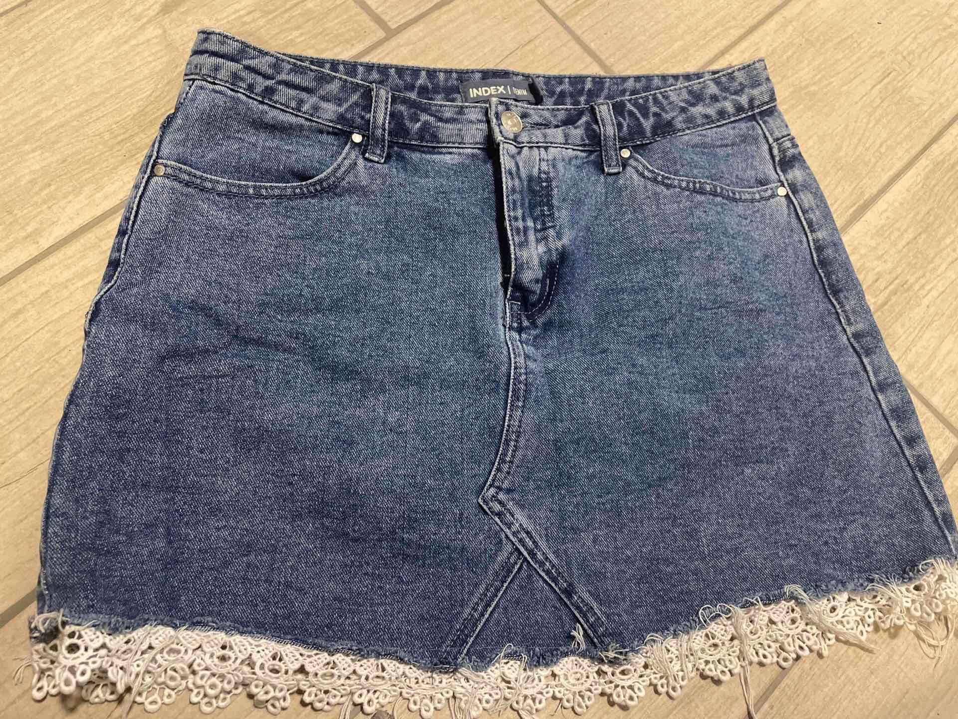 Falda denim con encaje