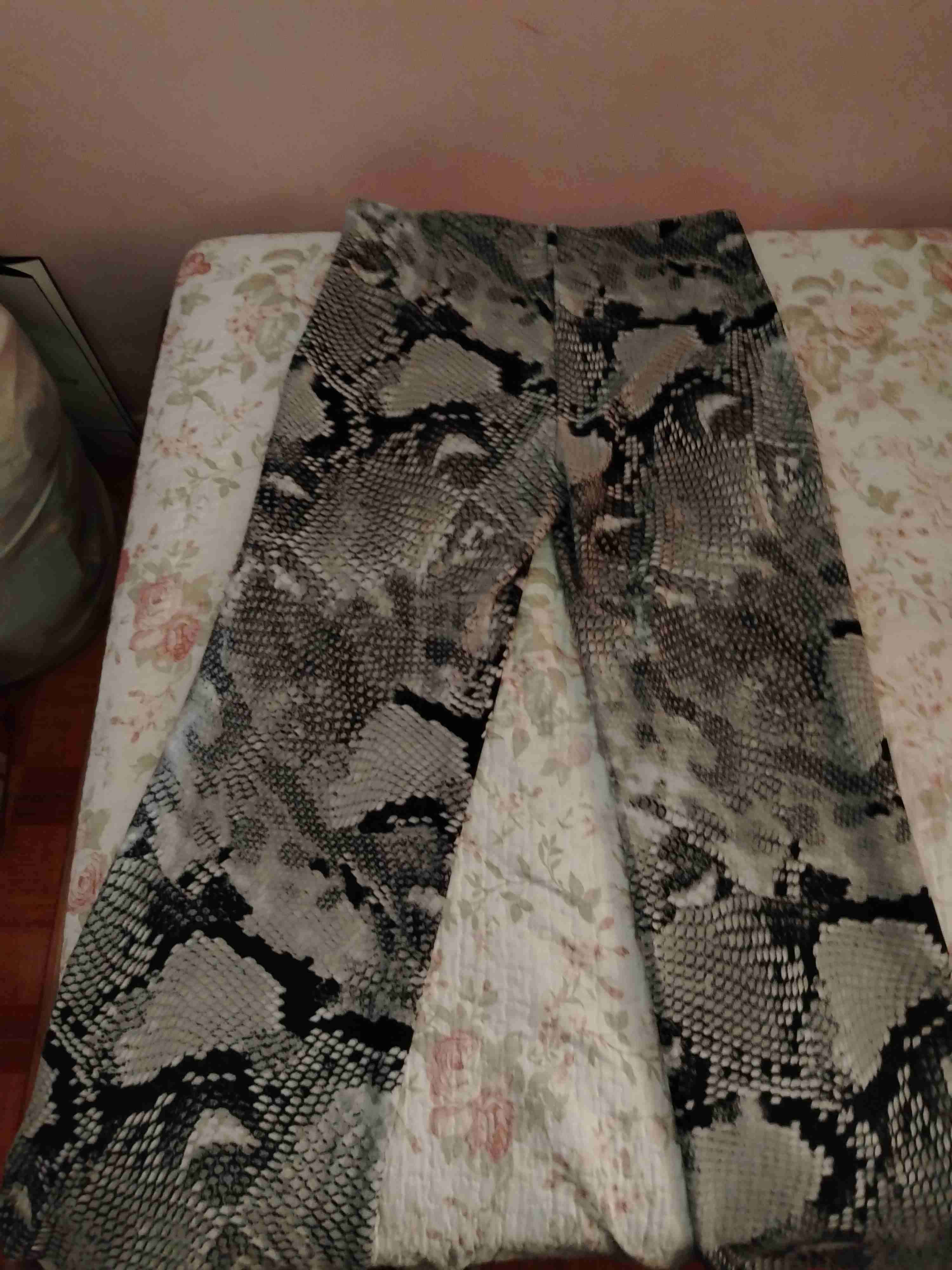 Pantalones estampado serpiente
