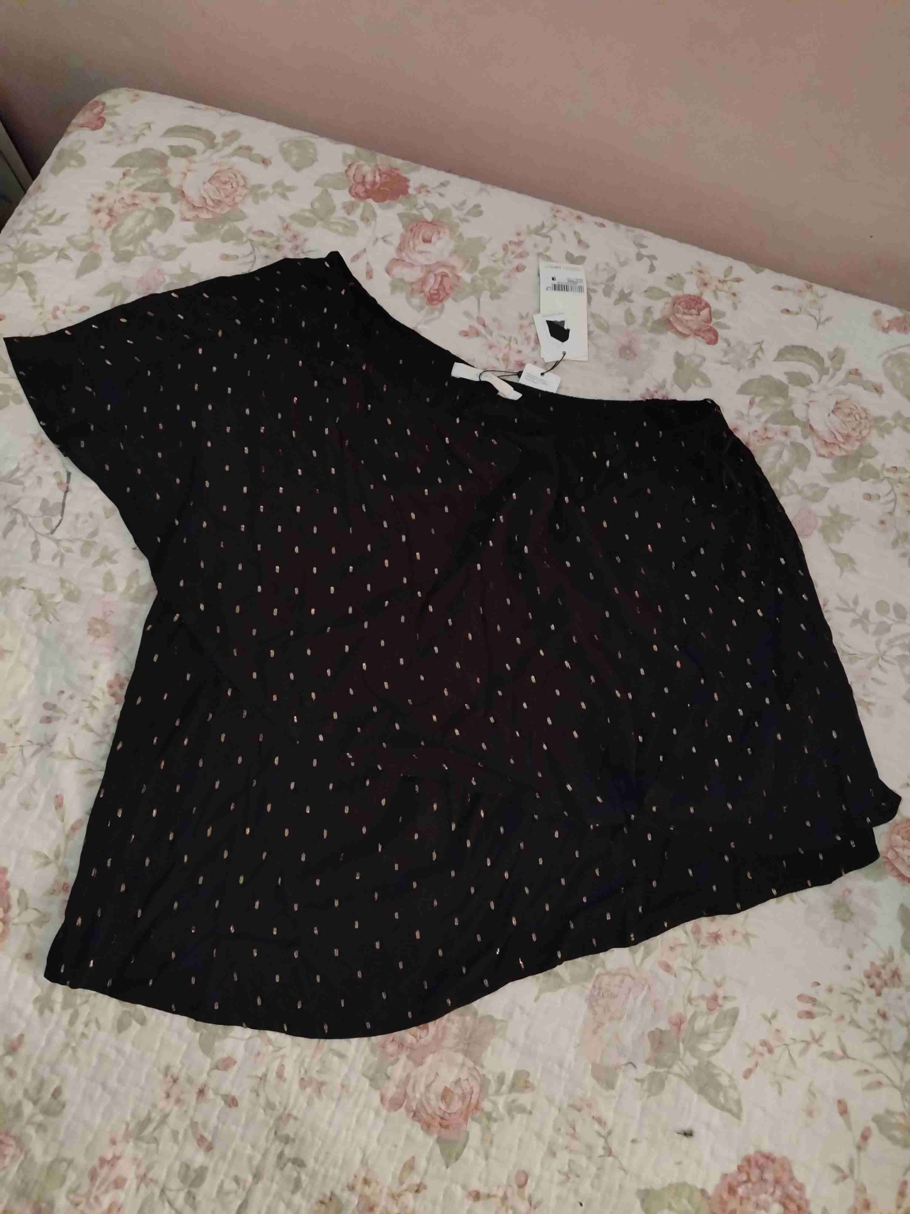 Blusa negra con estampado dorados