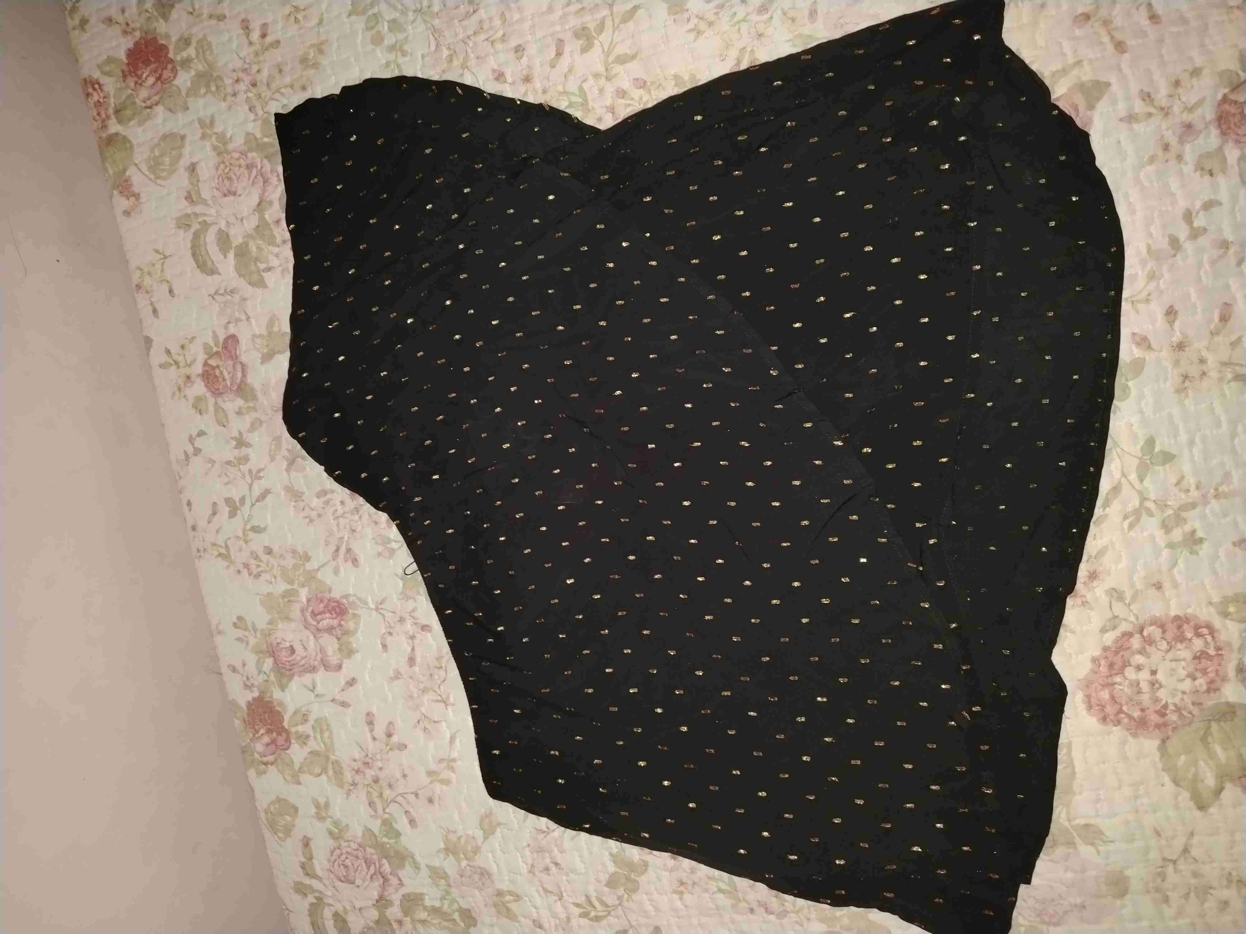 Blusa negra con estampado dorados - miniatura 3