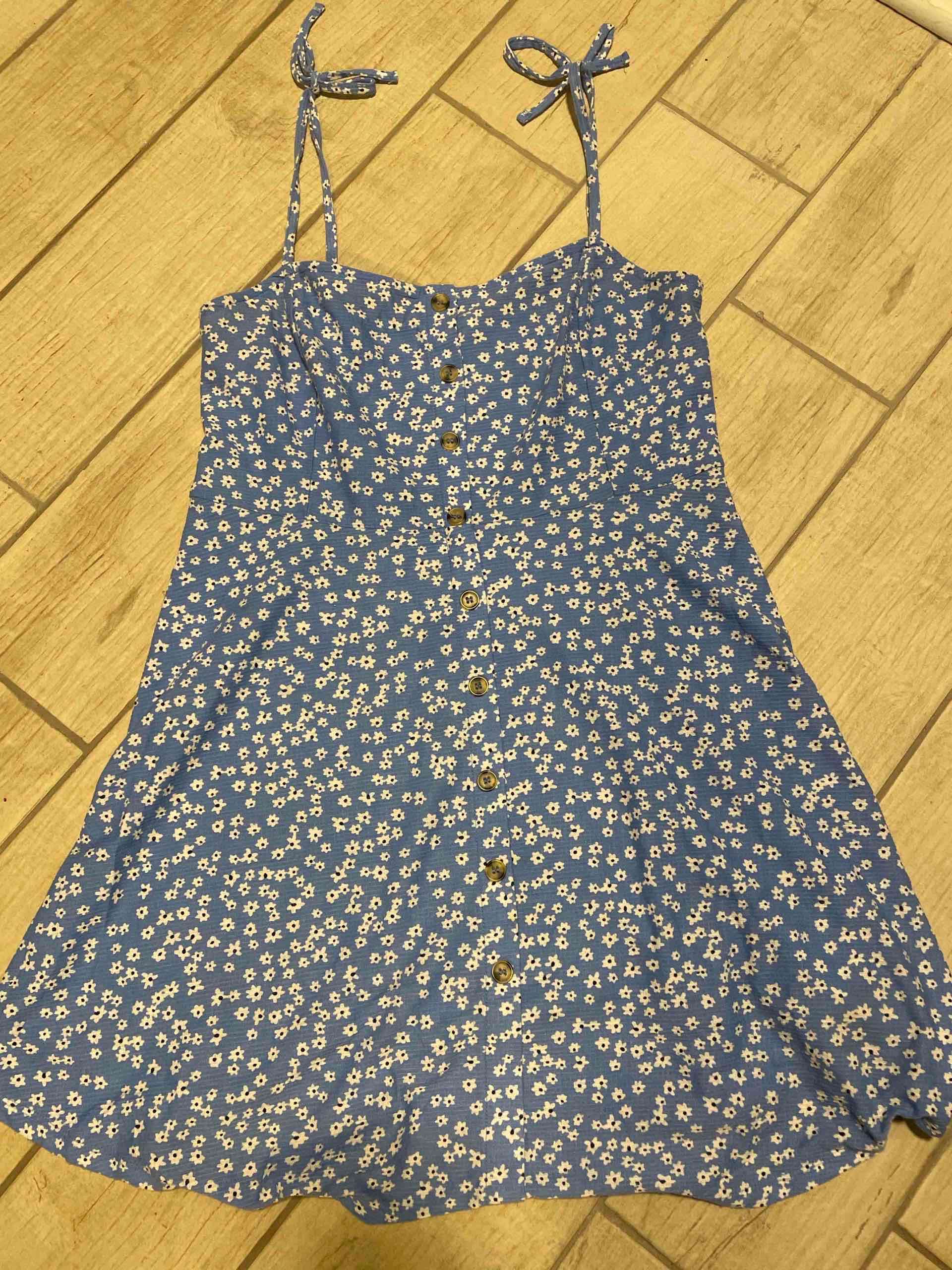 Vestido azul con flores