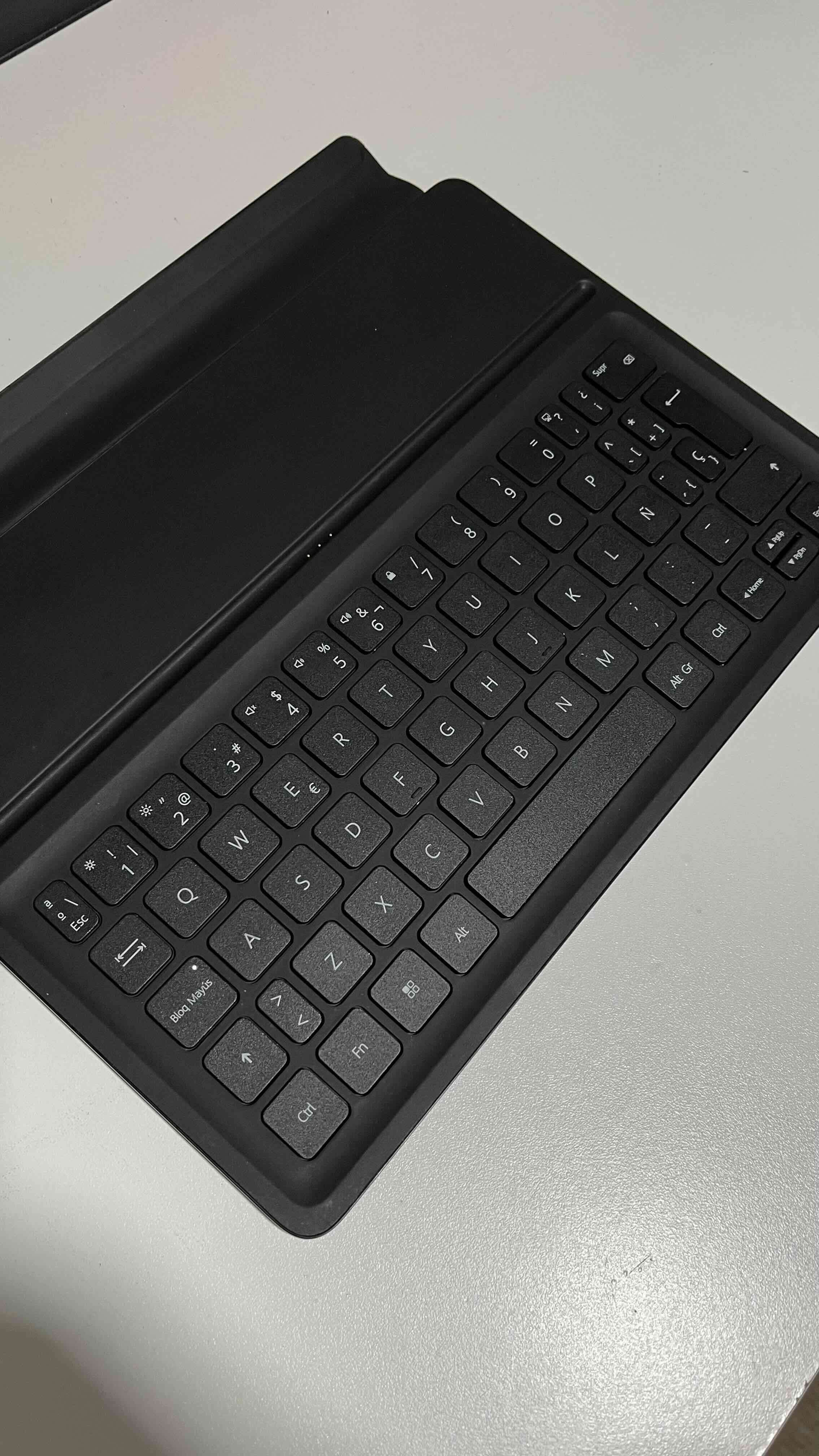 Tablet con teclado desmontable - miniatura 5