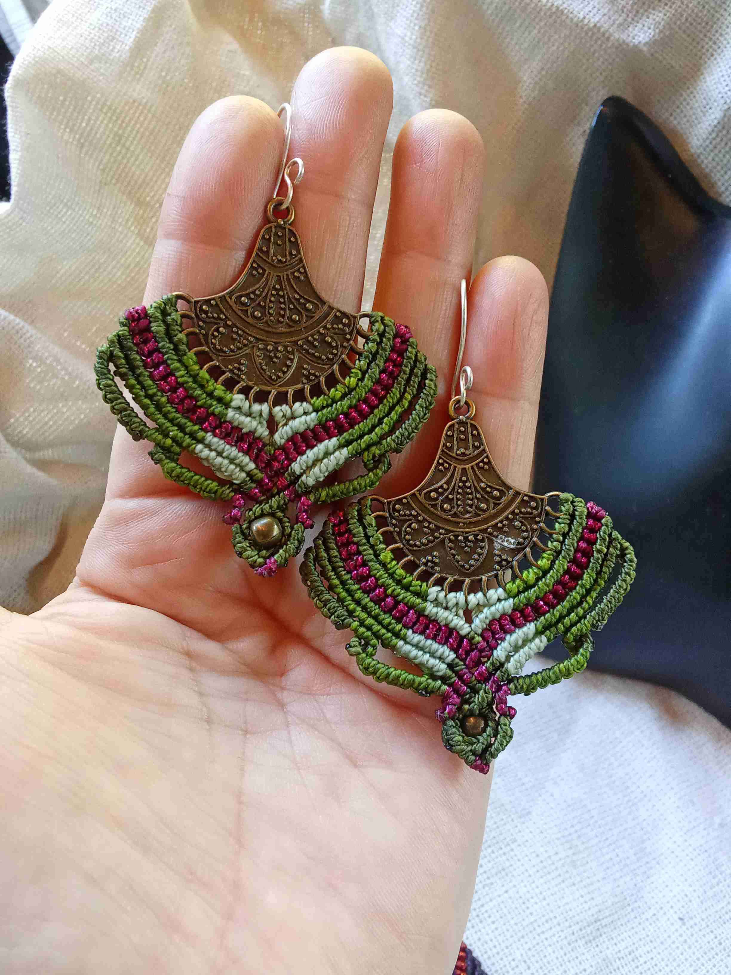 Aros de macrame con ganchos de plata