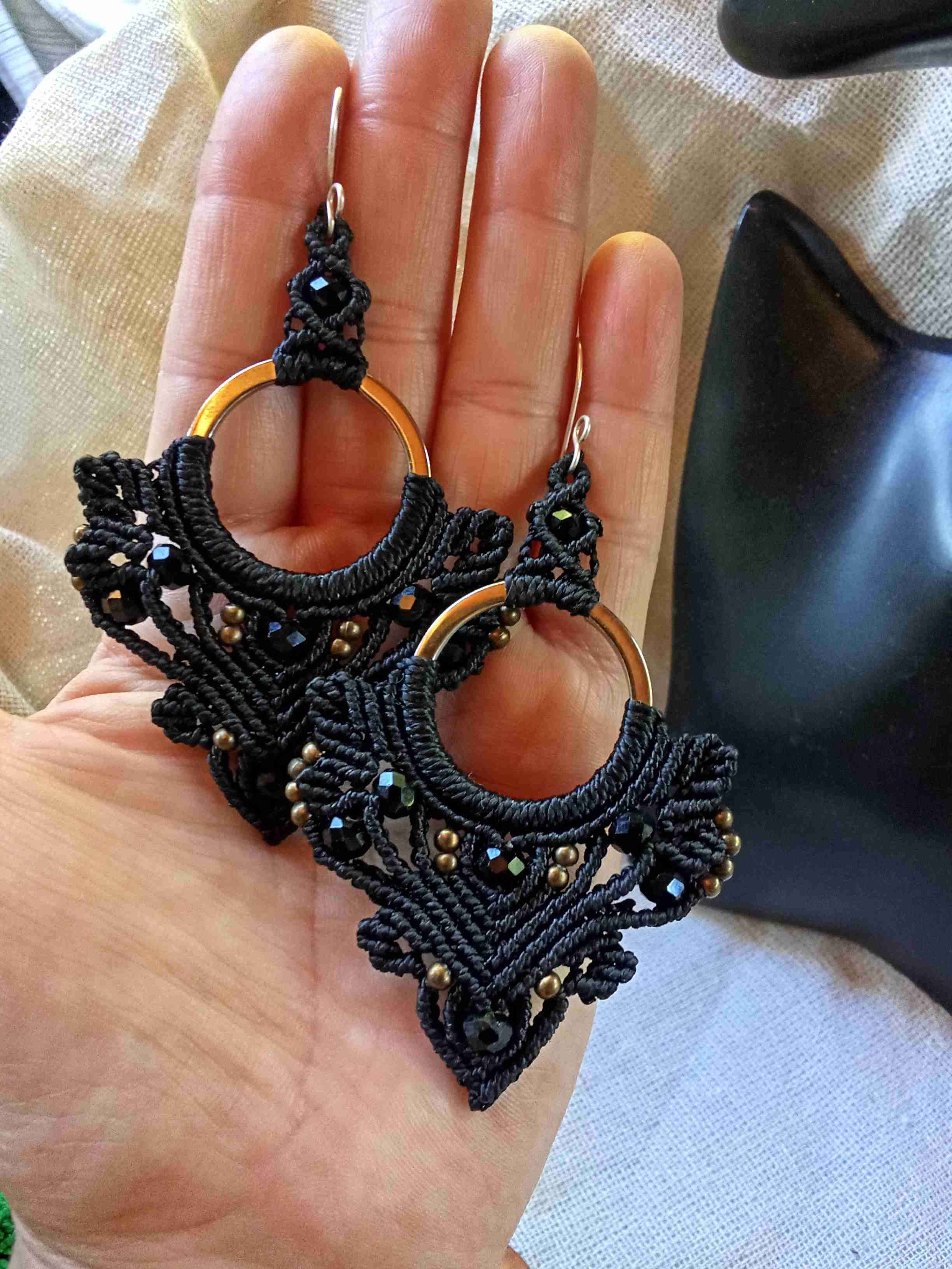 Aros negros tejidos en macrame bohemios