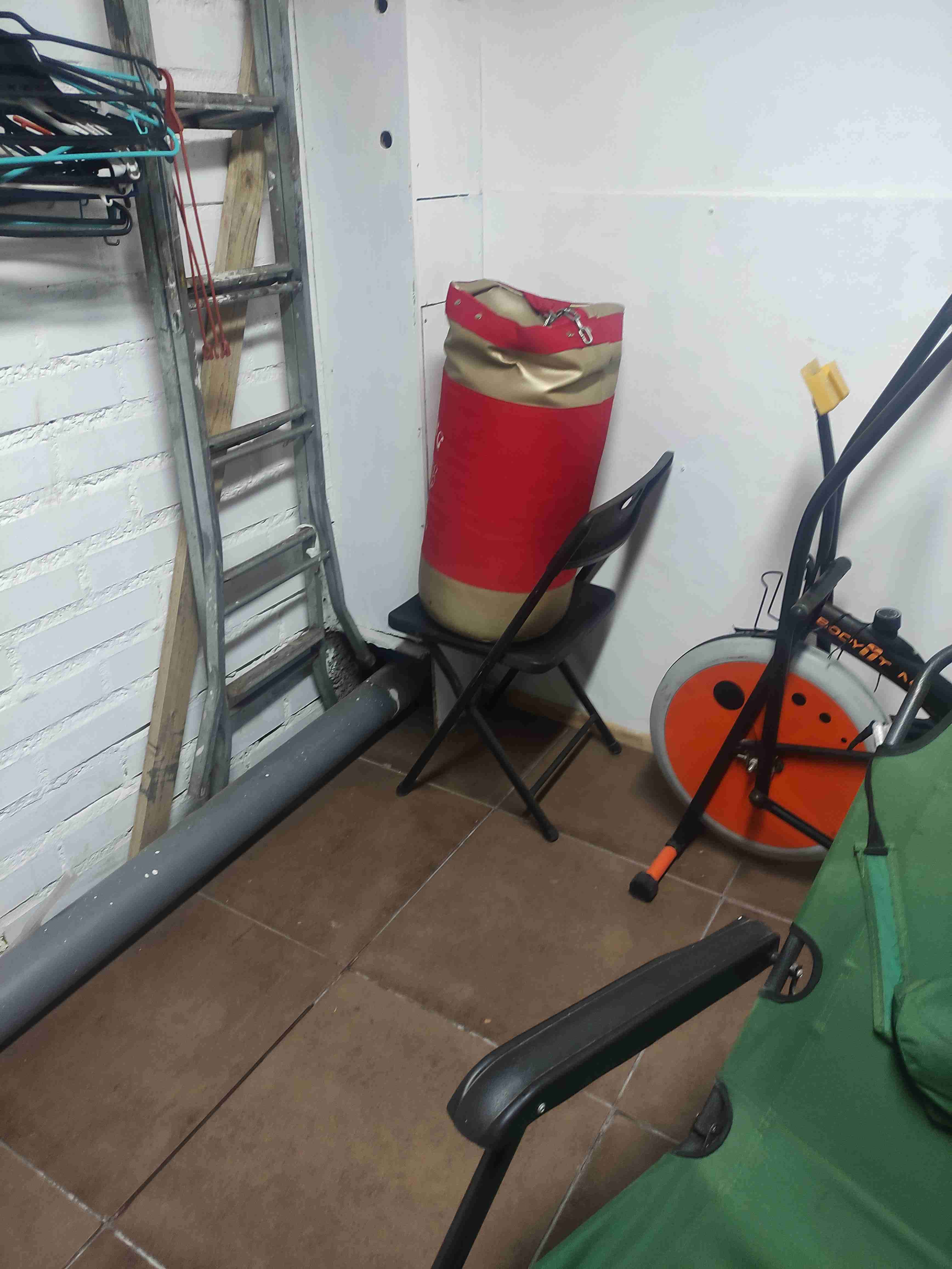 Saco de boxeo rojo y beige - miniatura 2