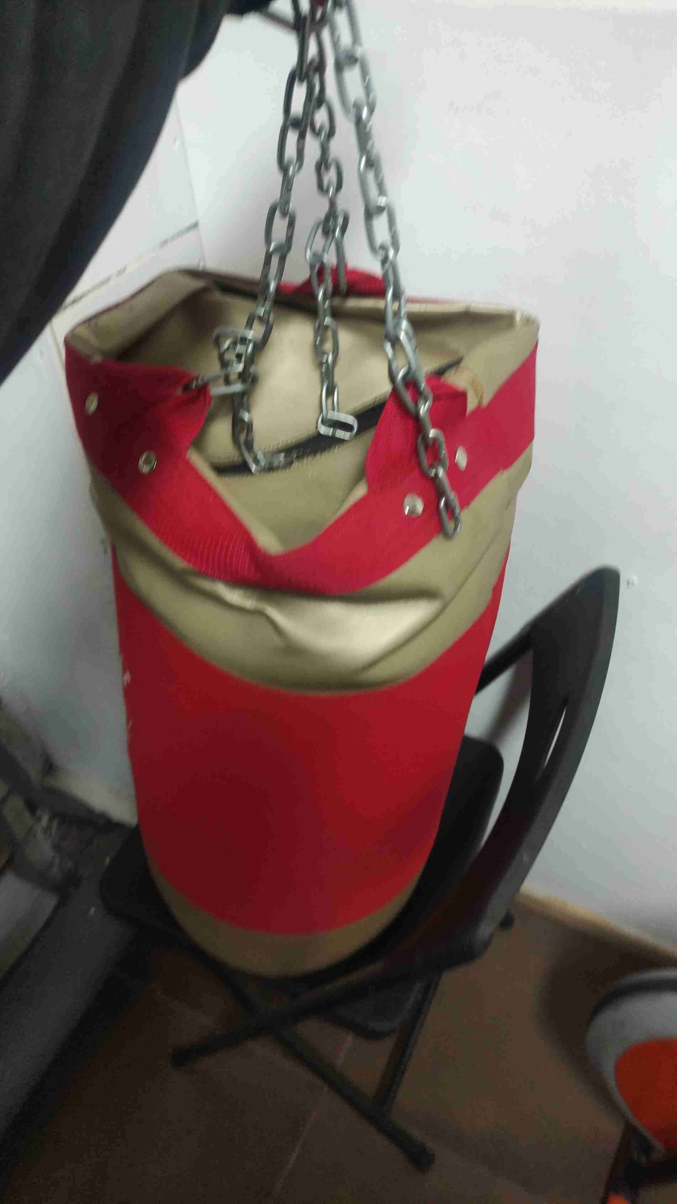 Saco de boxeo rojo y beige - miniatura 3