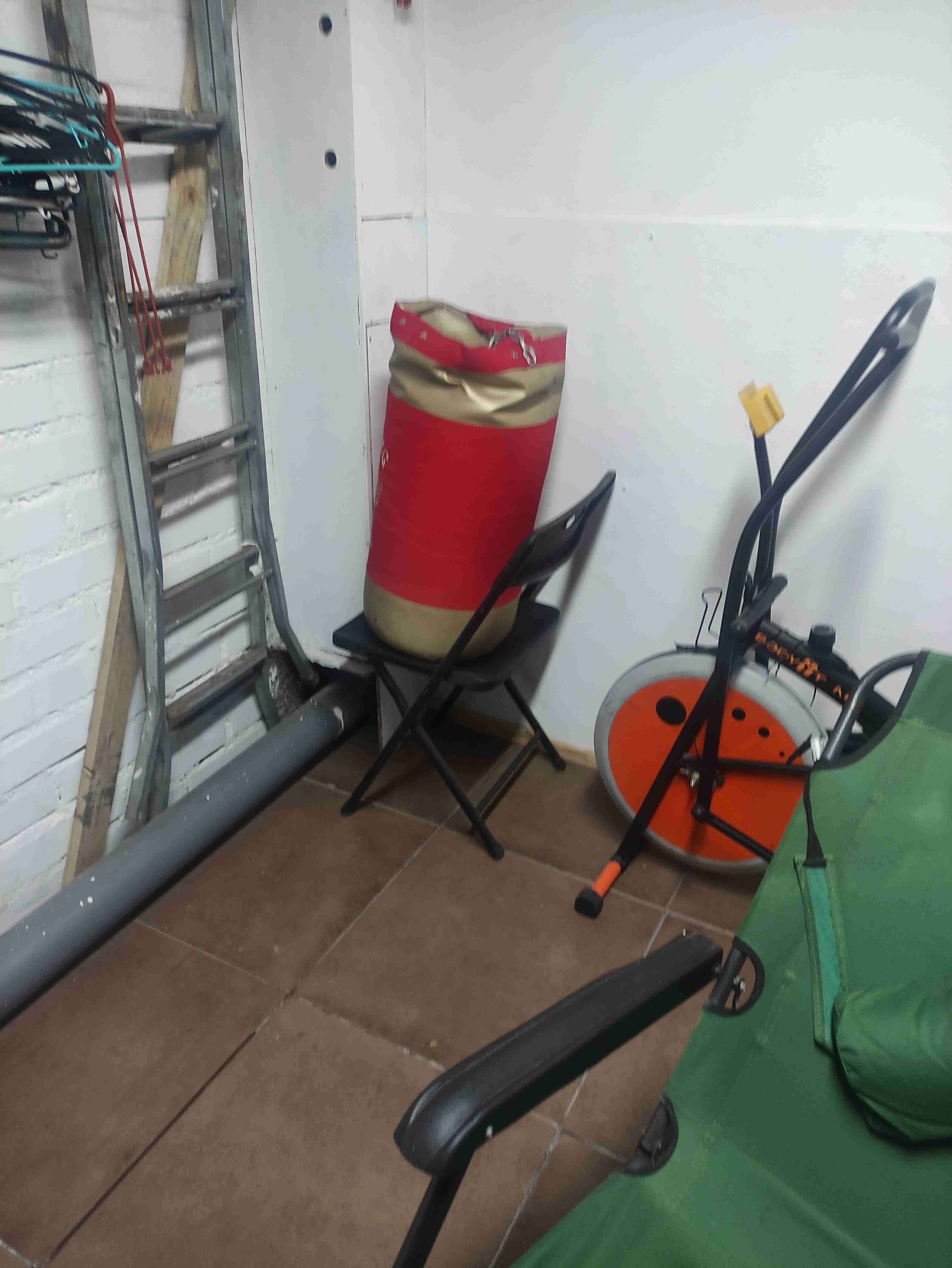 Saco de boxeo rojo y beige - miniatura 4