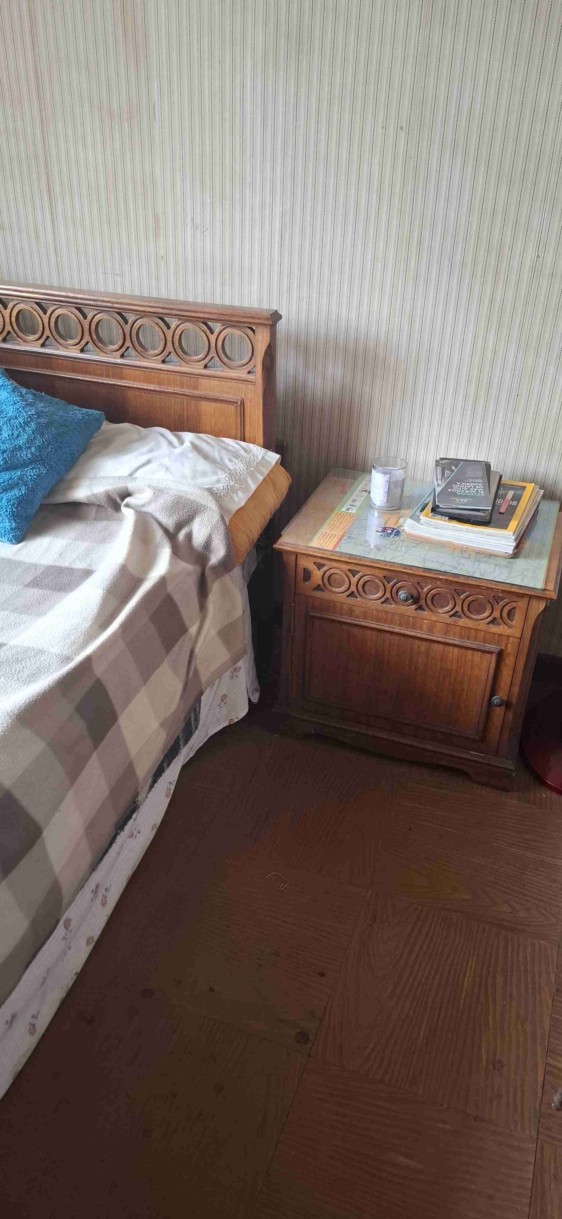 Cama de madera Traiguen,2 veladores y colchón - miniatura 2