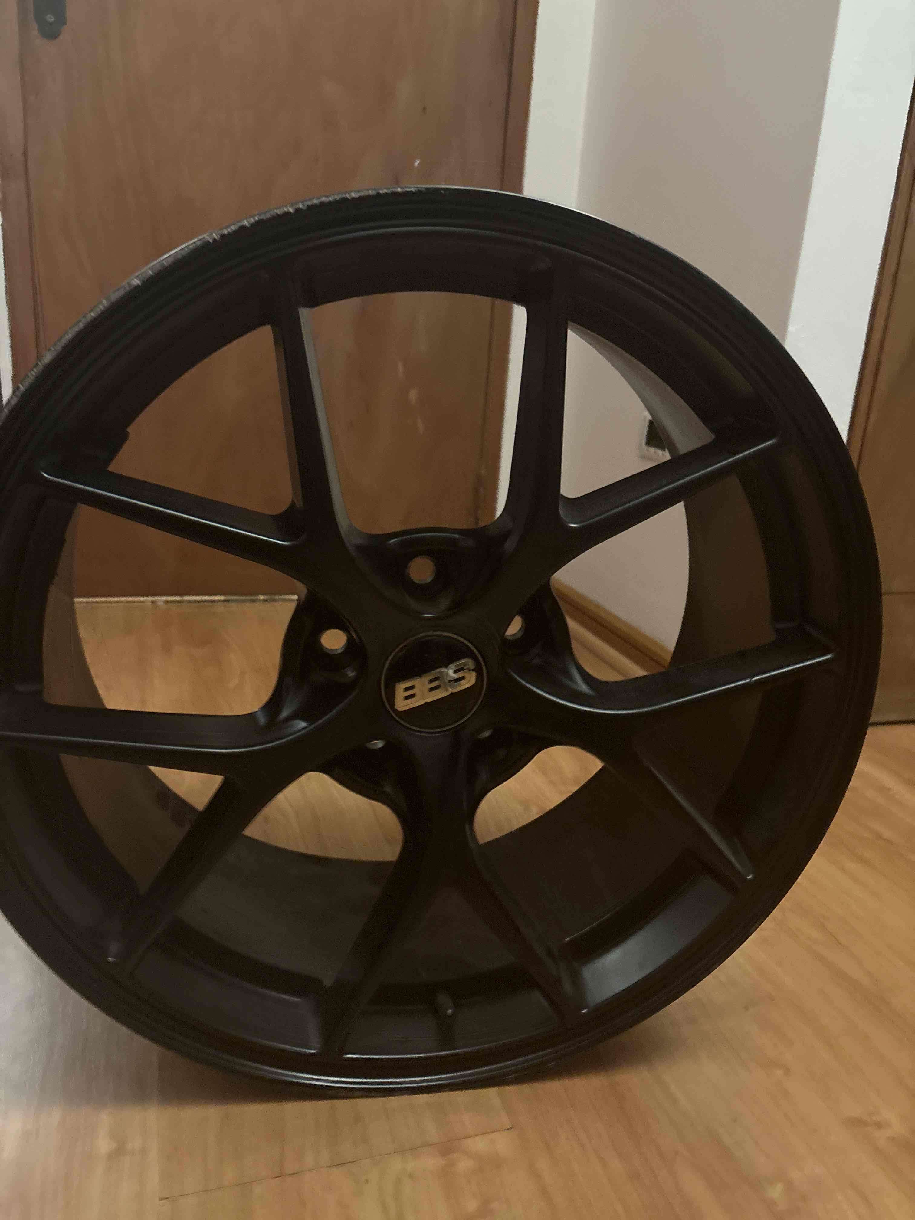 Llanta BBS negra deportiva