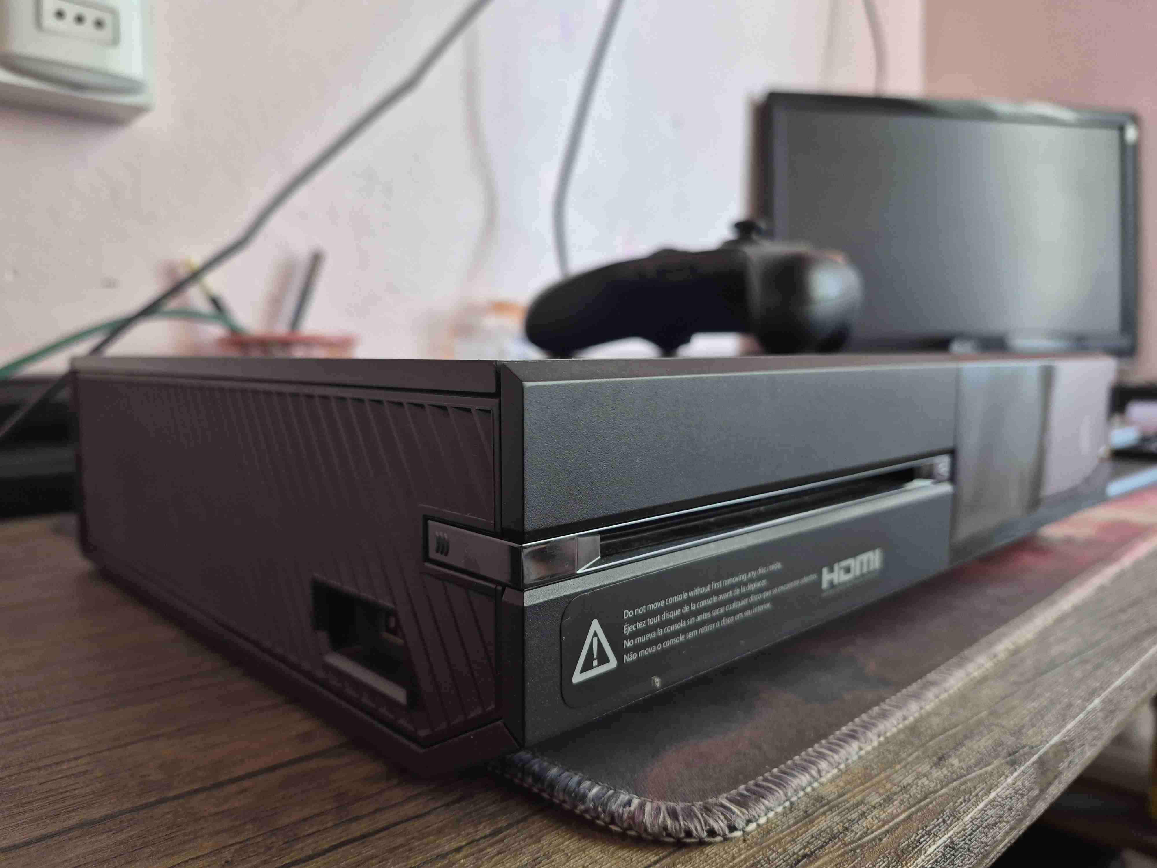 Consola Xbox One con control - miniatura 4