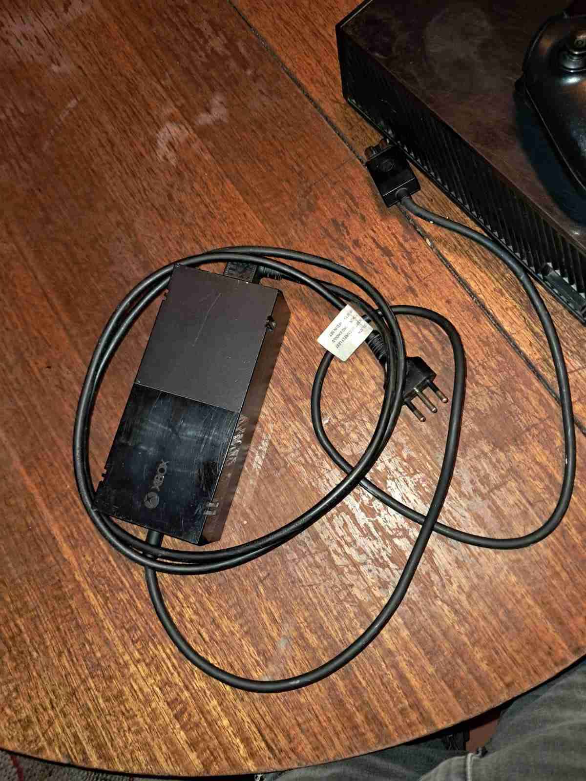 Consola Xbox One con control - miniatura 2