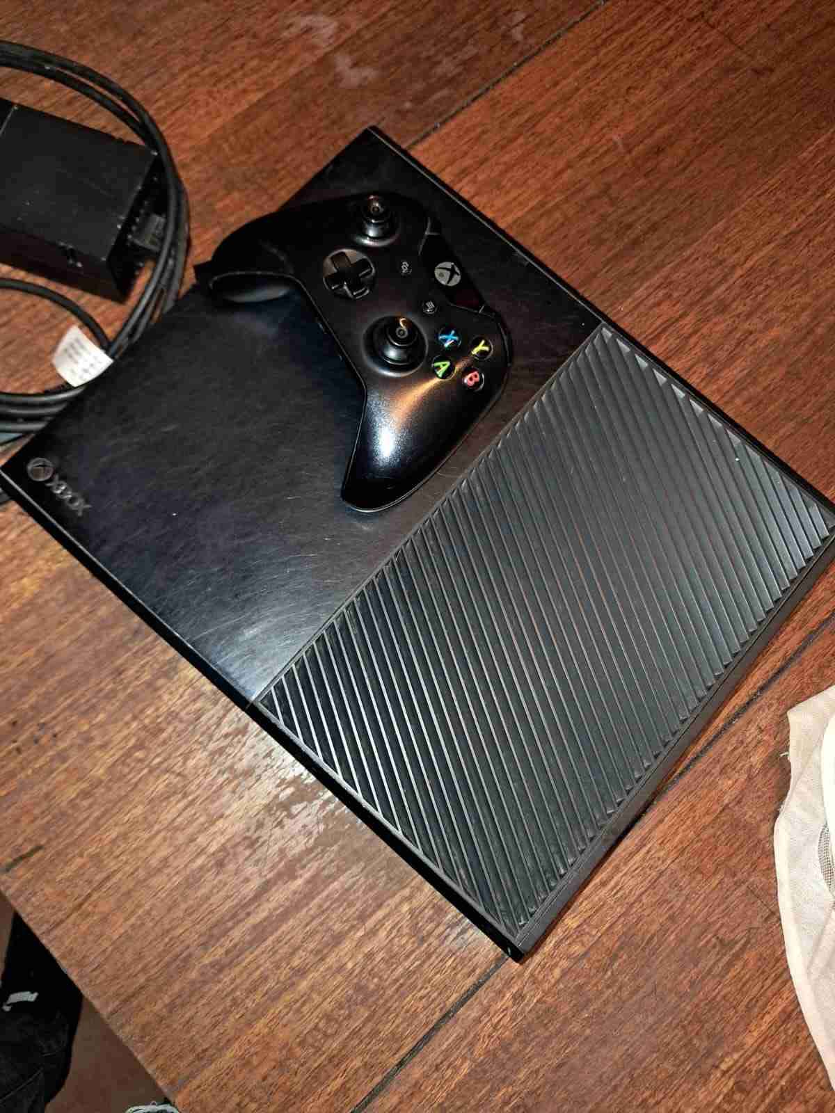 Consola Xbox One con control - miniatura 3