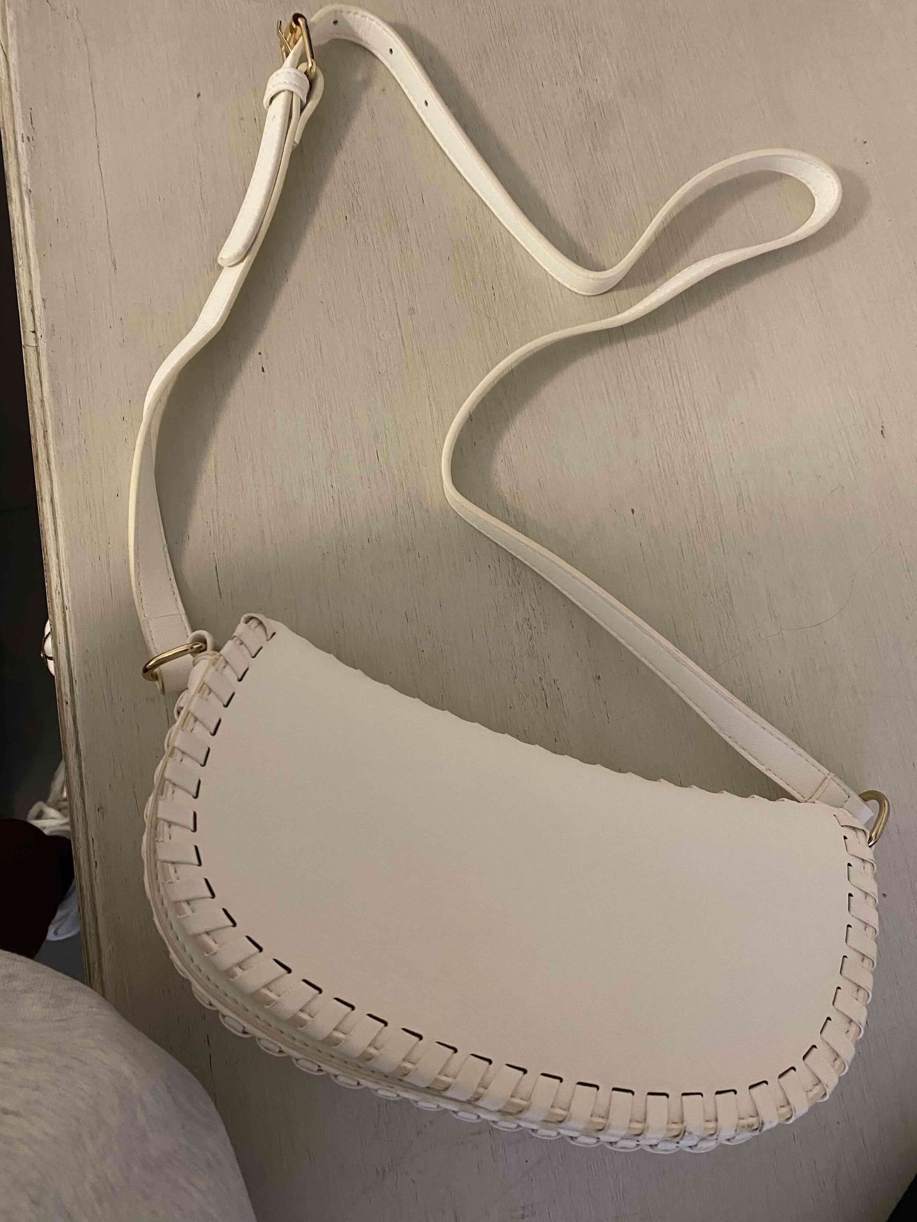 Cartera blanca de cuero sintético