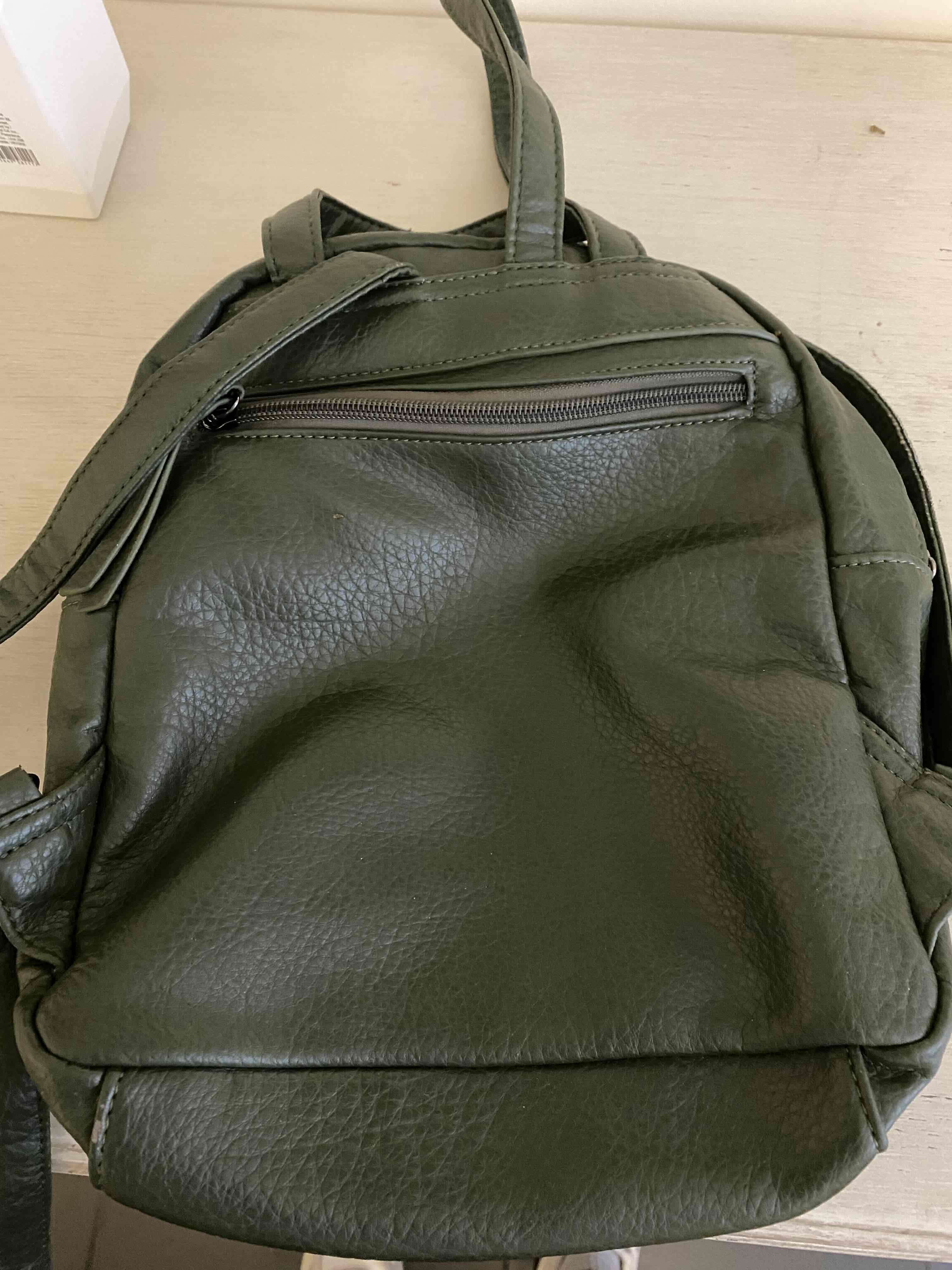 Mochila verde con encaje floral - miniatura 2