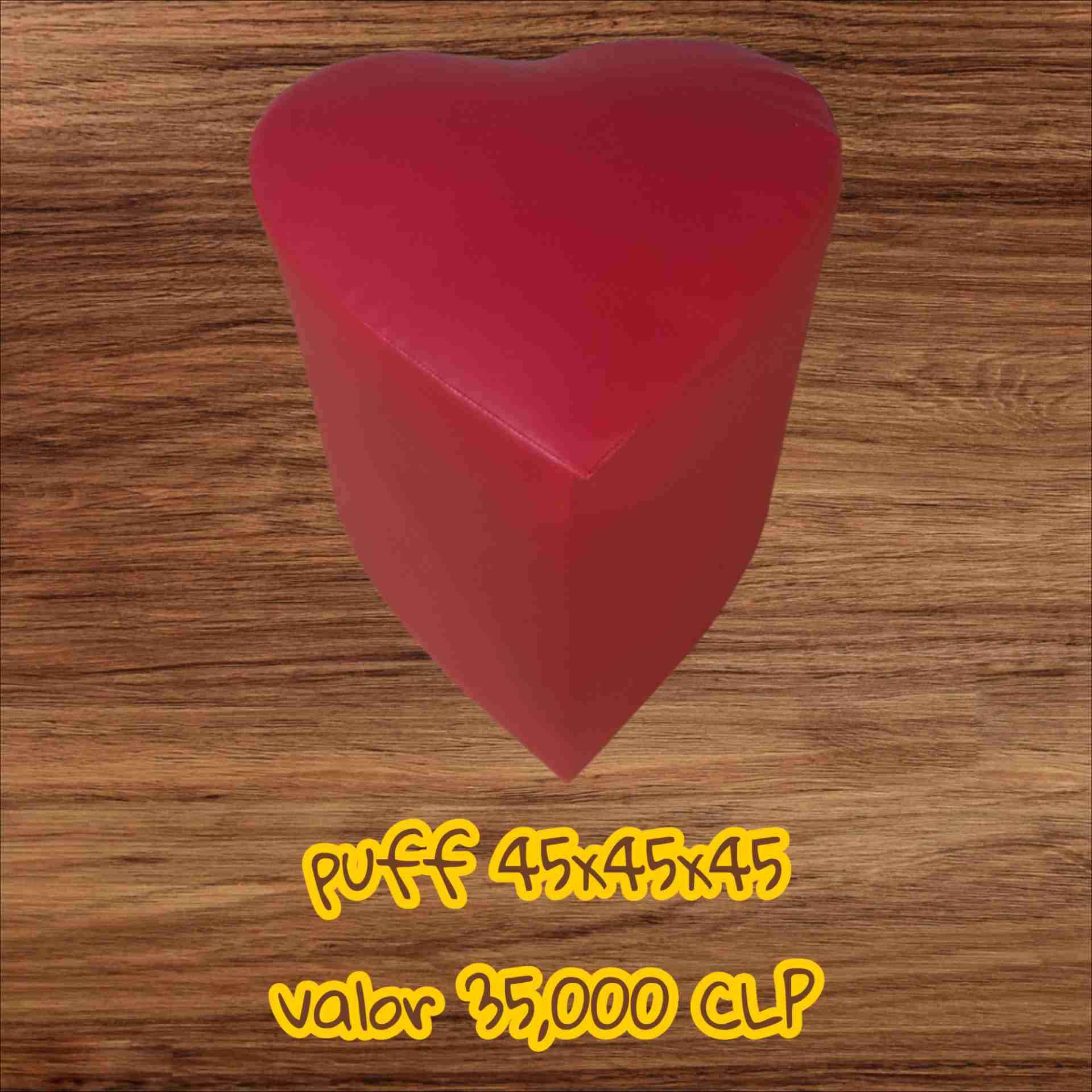 Puff rojo en forma de corazón