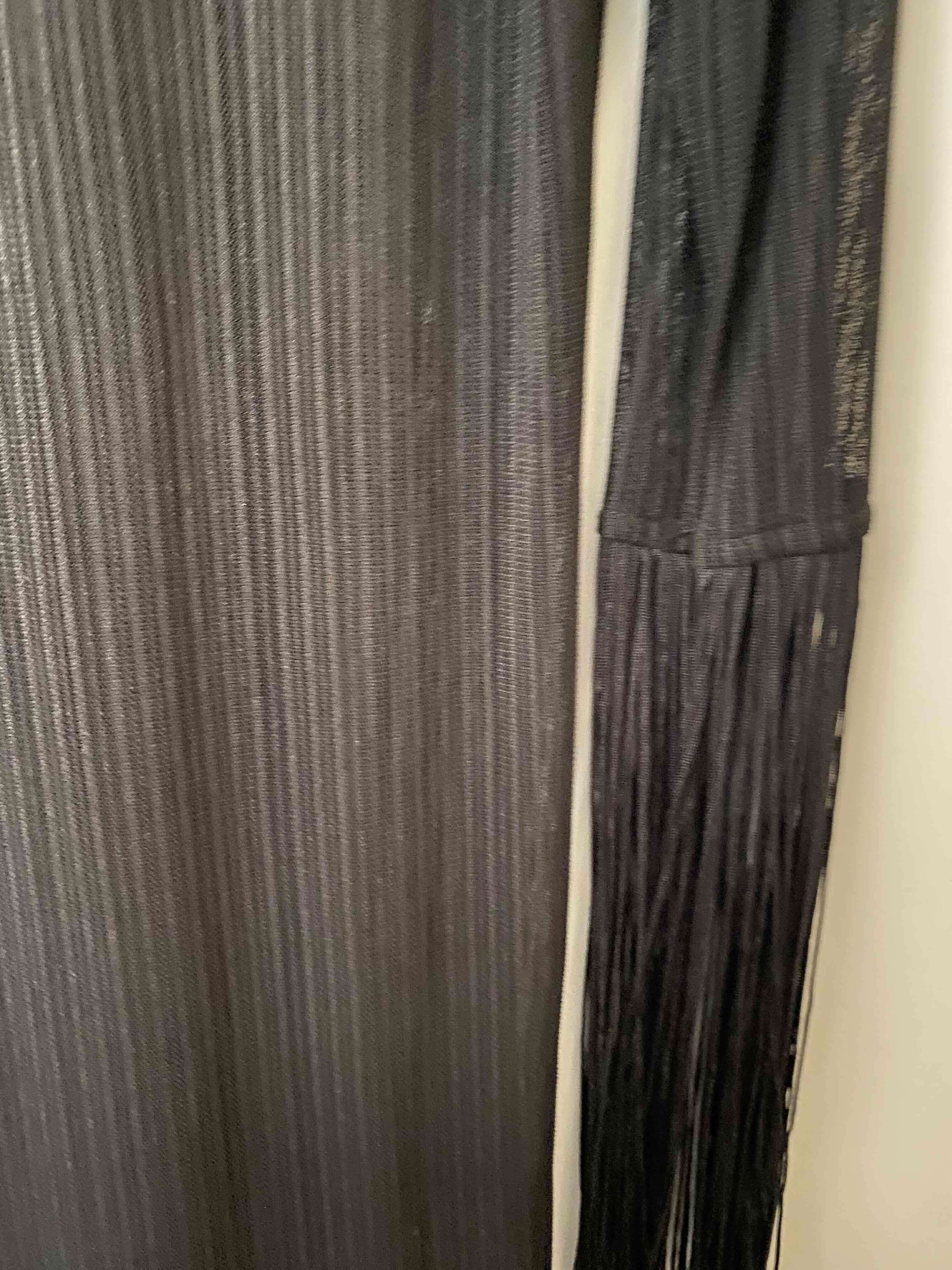 Vestido negro con flecos - miniatura 2