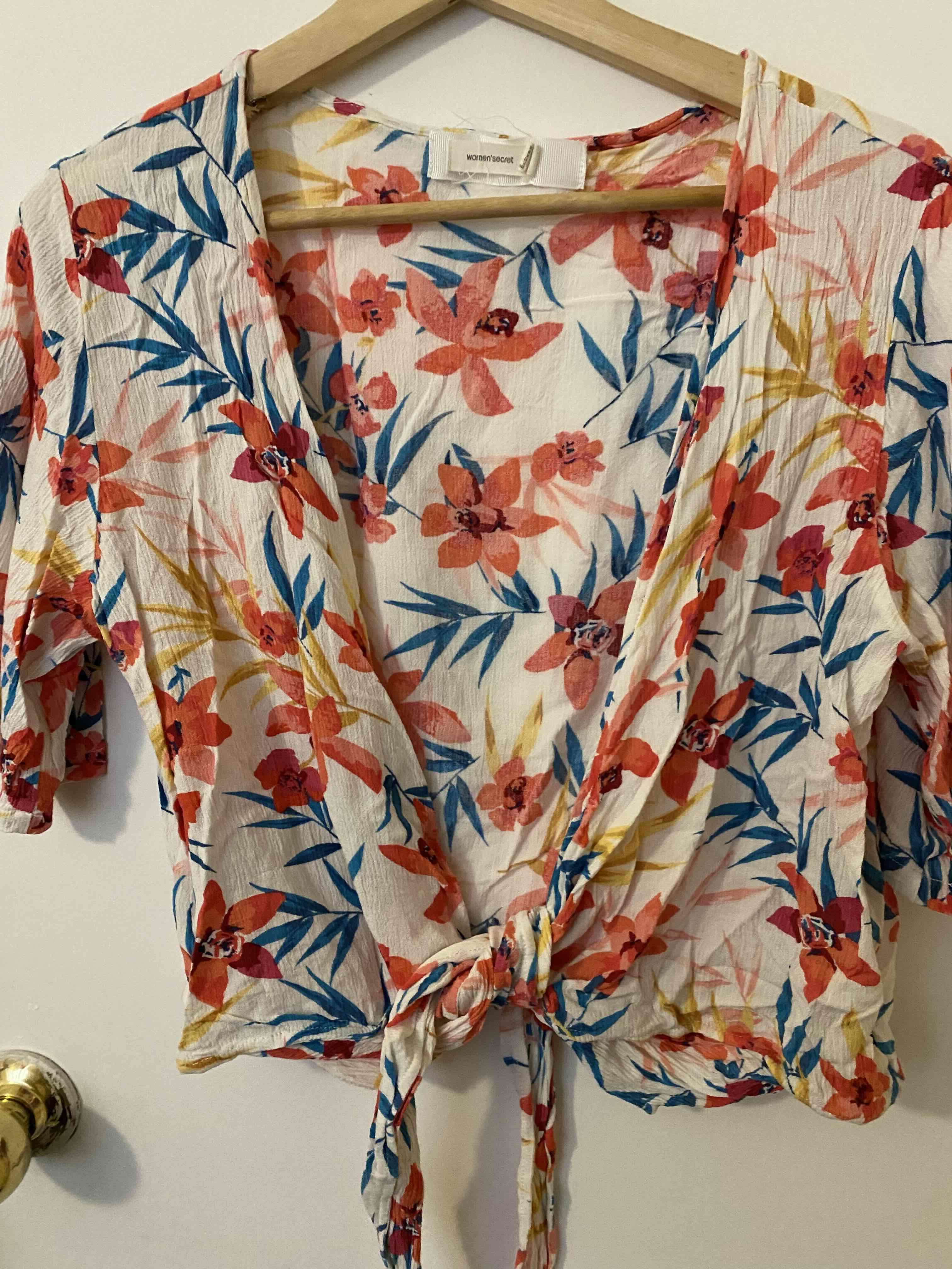 Blusa floral multicolor amarrada