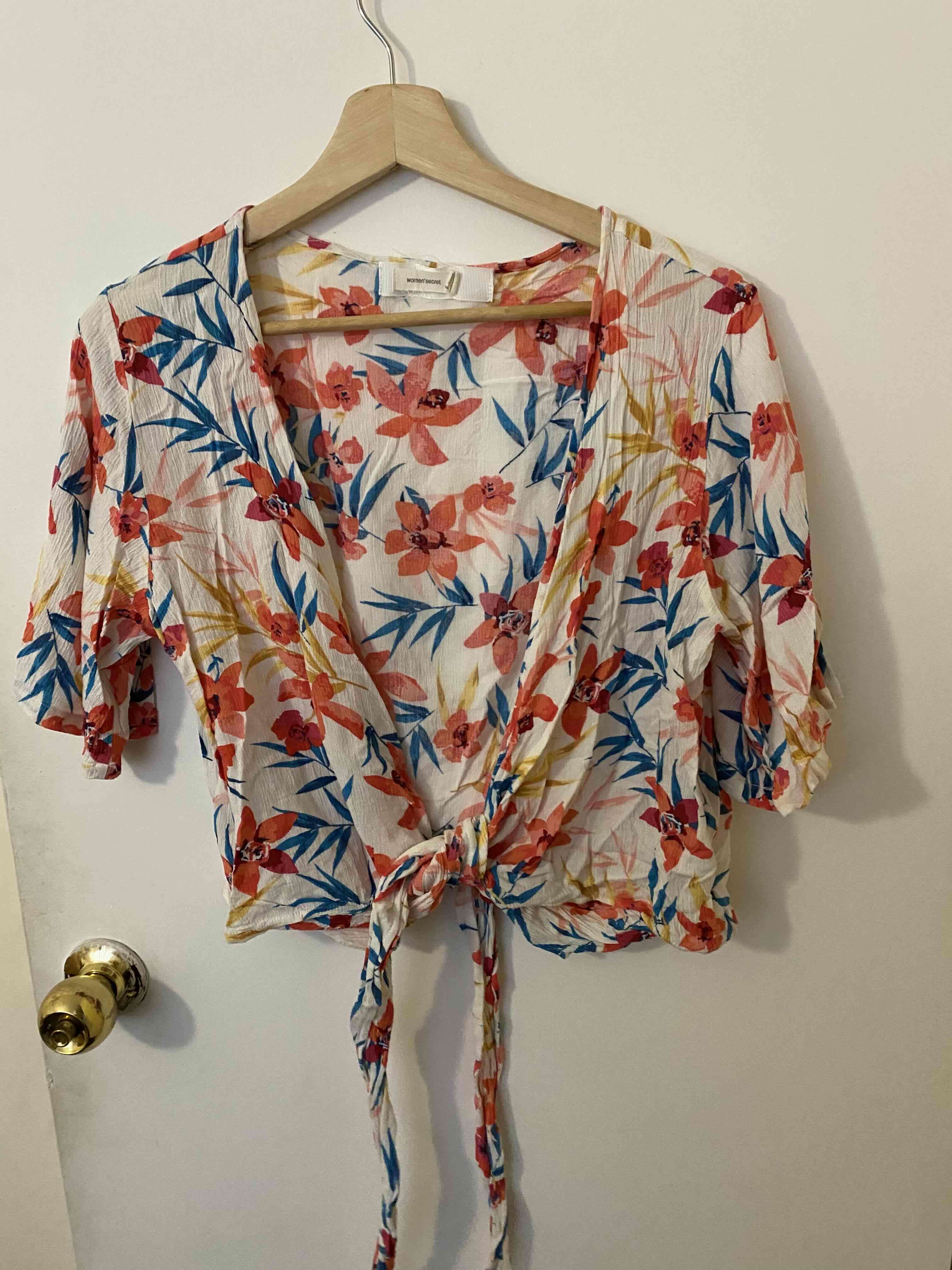 Blusa floral multicolor amarrada - miniatura 2