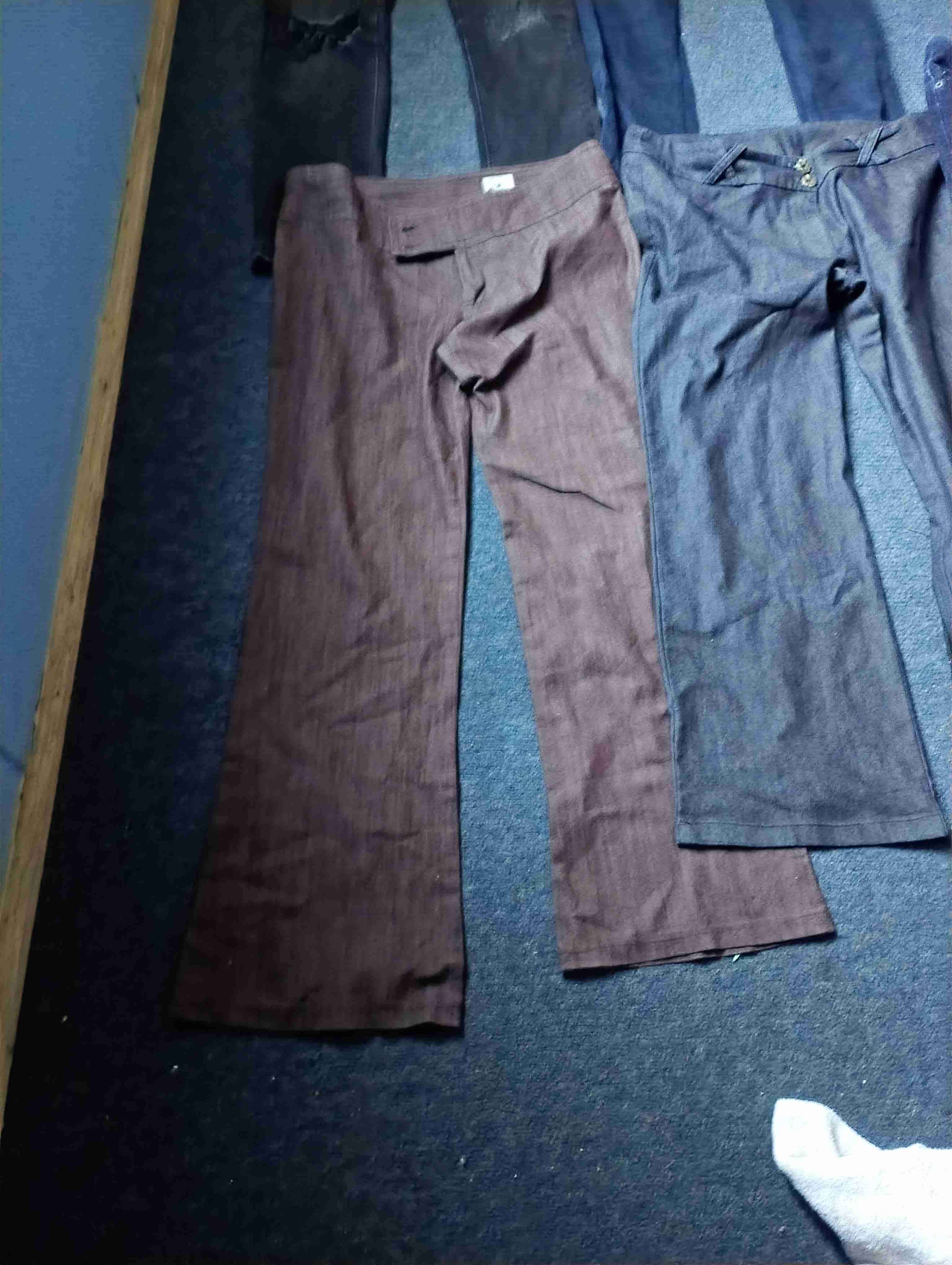 Jeans negros con desgaste y jeens de mujer - miniatura 5