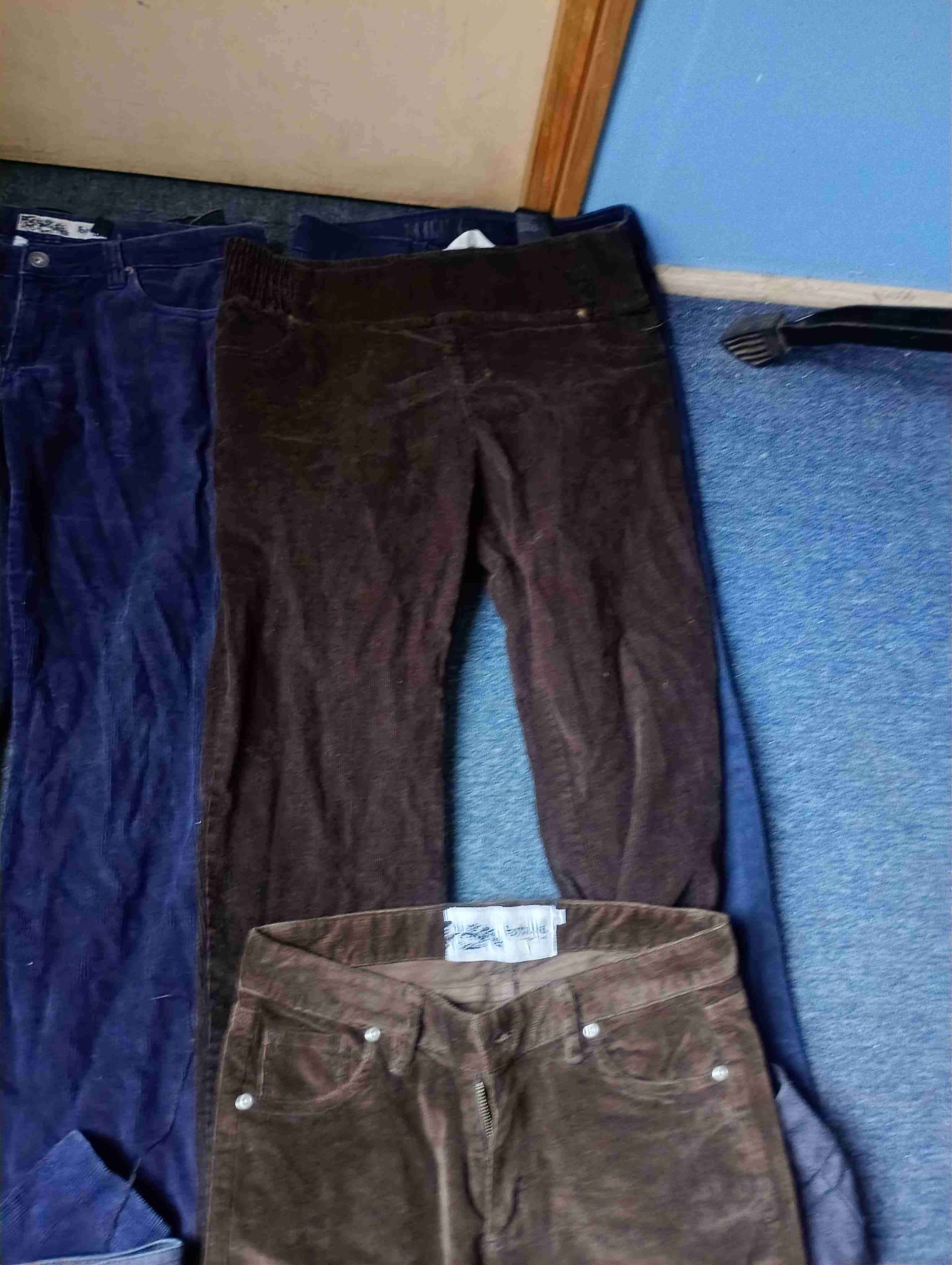 Jeans negros con desgaste y jeens de mujer - miniatura 6