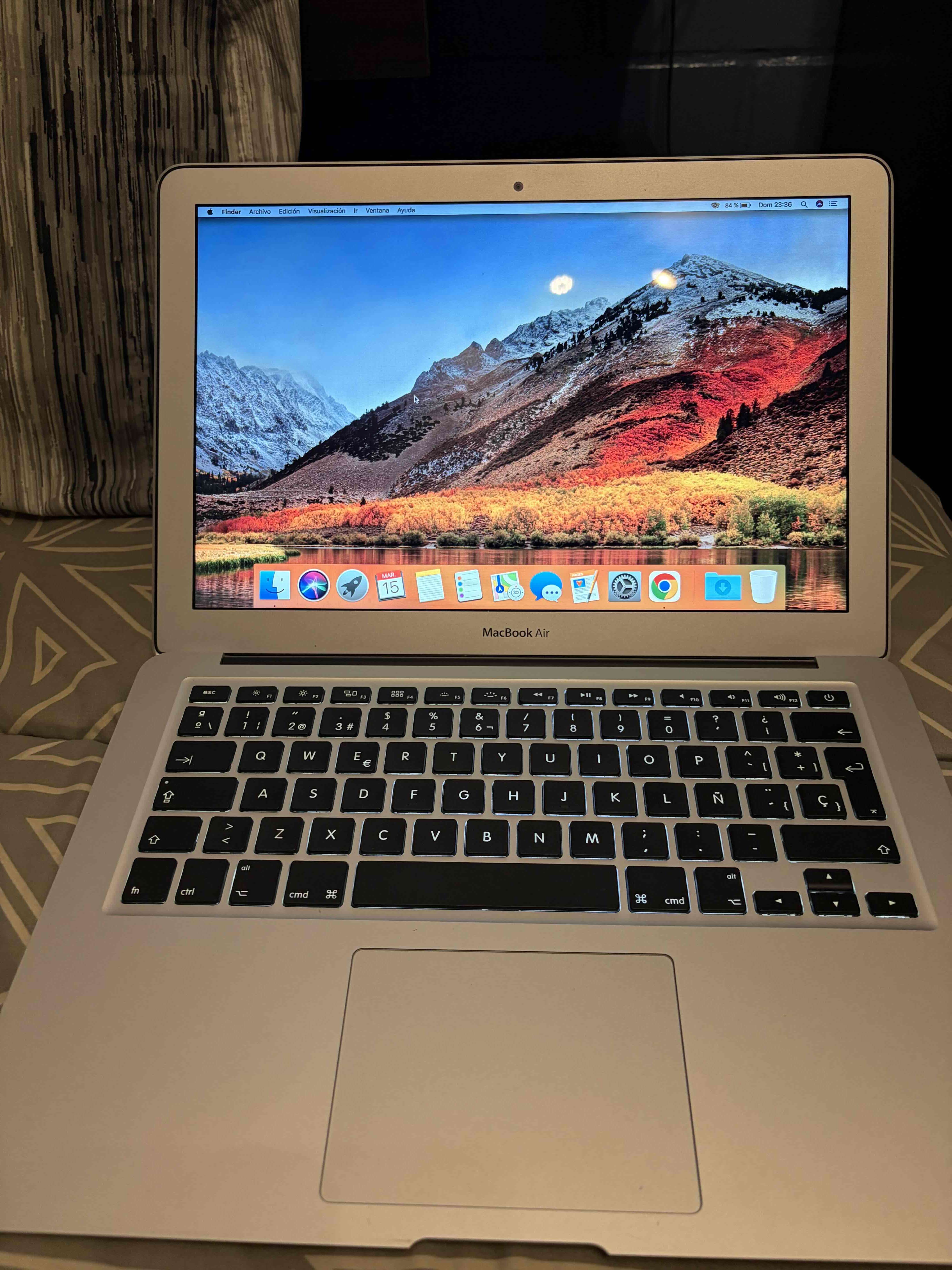 Laptop MacBook Air usada - miniatura 3