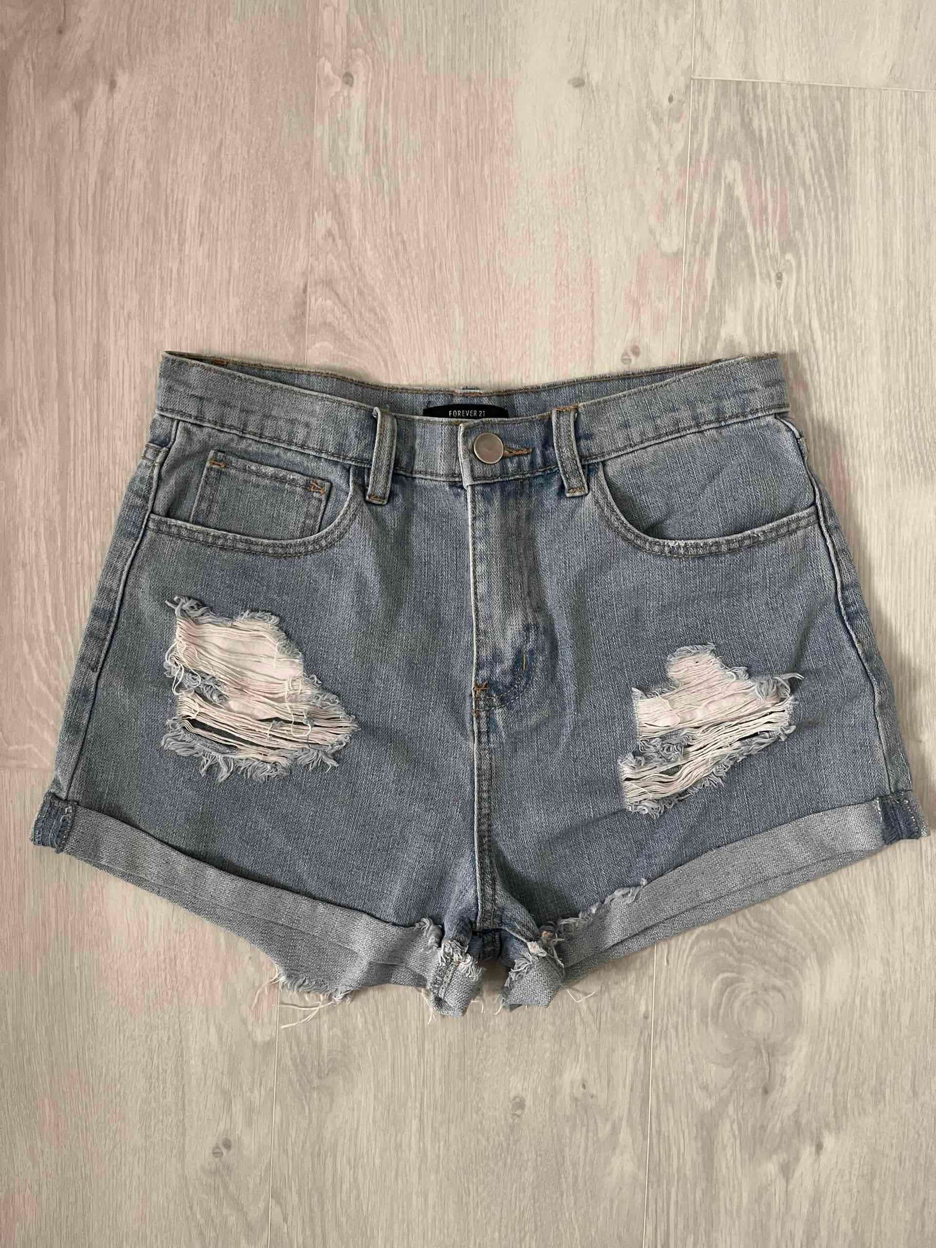 Shorts de mezclilla desgastados