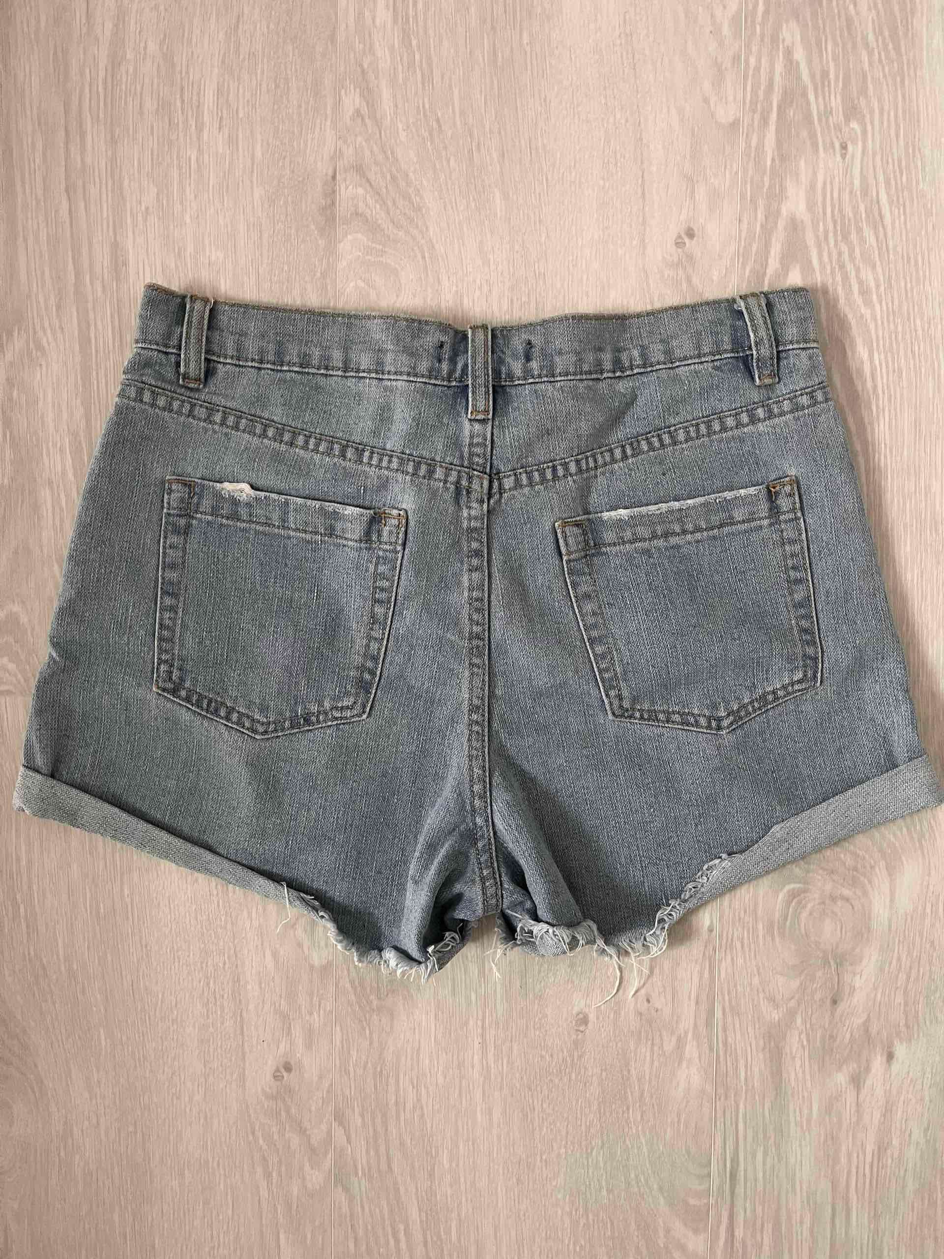 Shorts de mezclilla desgastados - miniatura 2