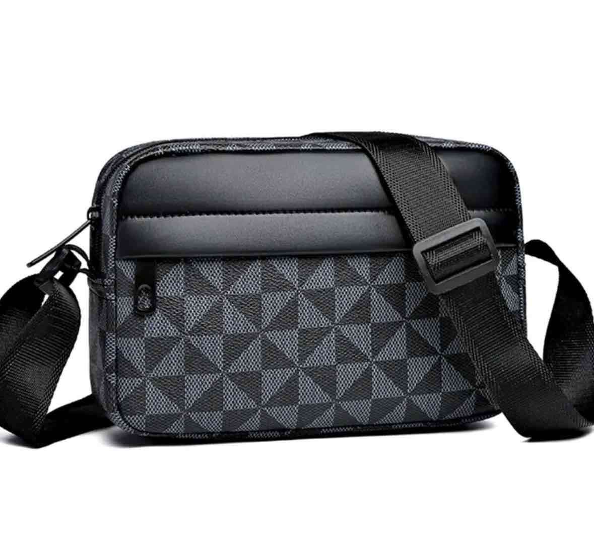 Crossbody  negro y café con patrón geométrico