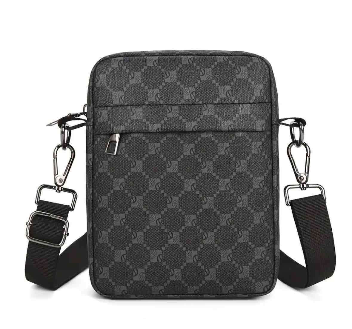 Bolso bandolera negro estampado