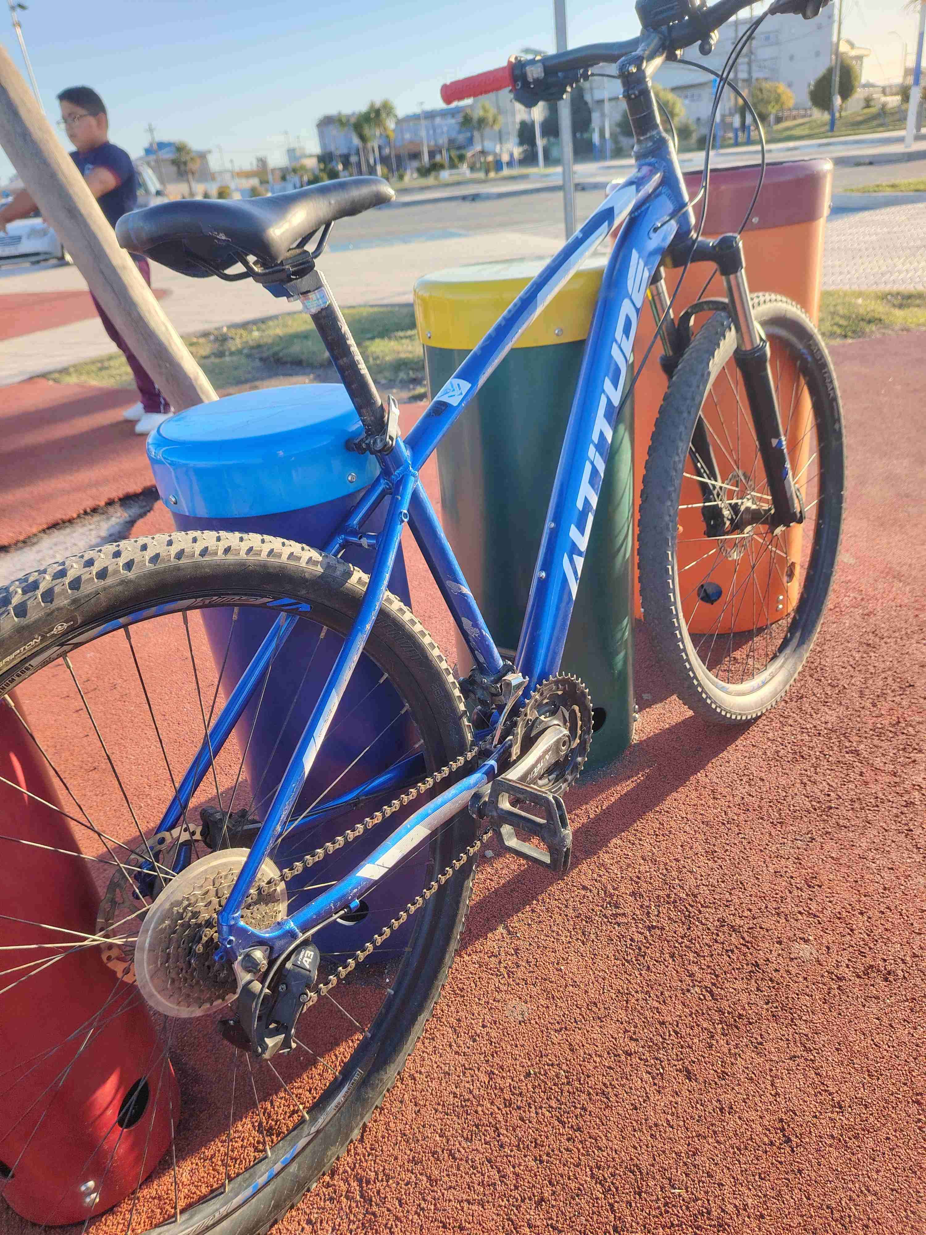 Bicicleta de montaña azul - miniatura 3