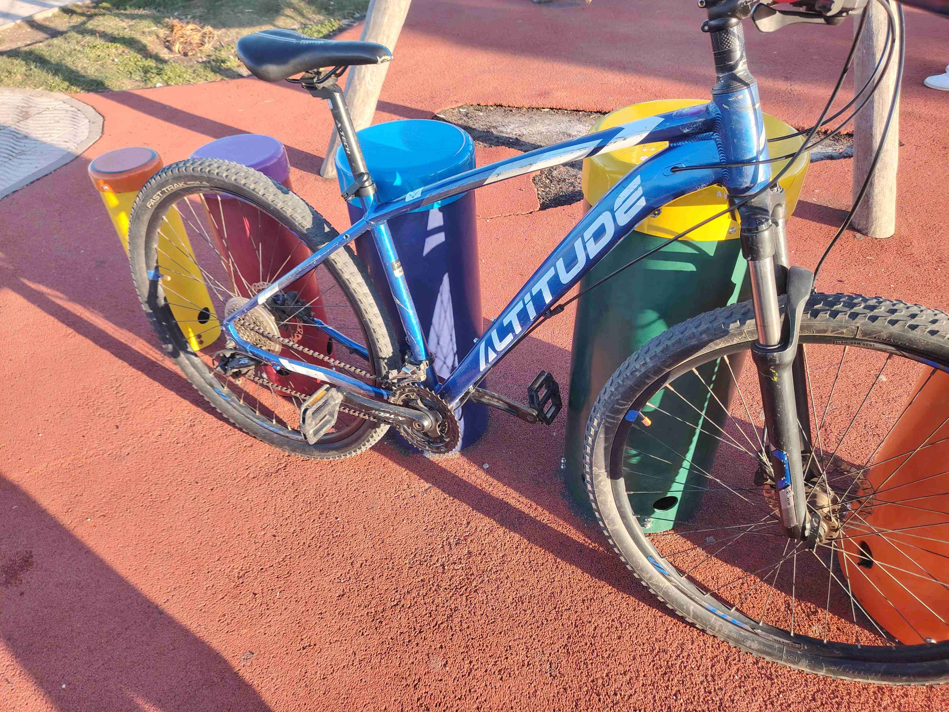 Bicicleta de montaña azul - miniatura 4