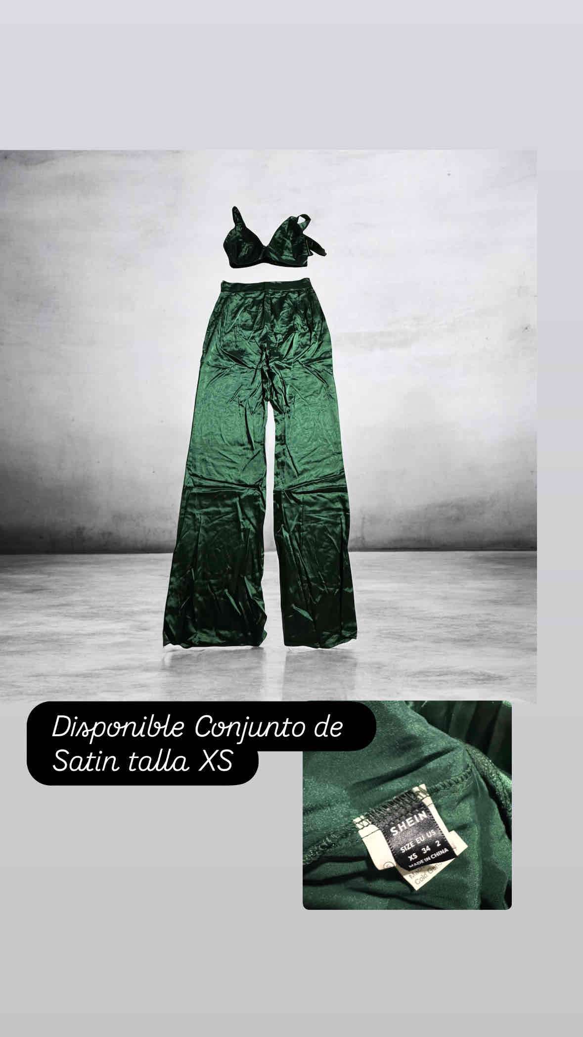Conjunto verde y burdeo, satén, ecocuero y lanilla