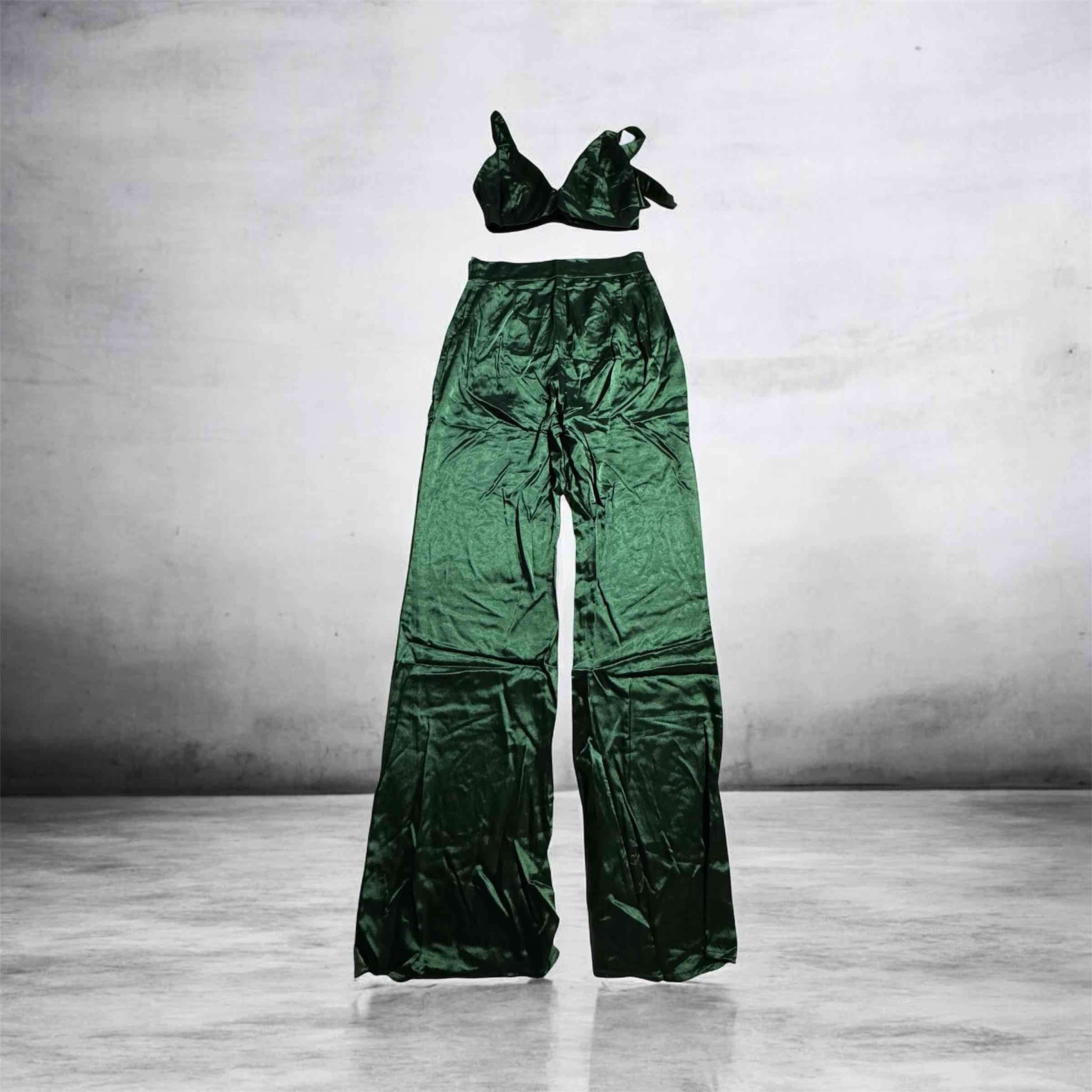 Conjunto verde y burdeo, satén, ecocuero y lanilla - miniatura 4