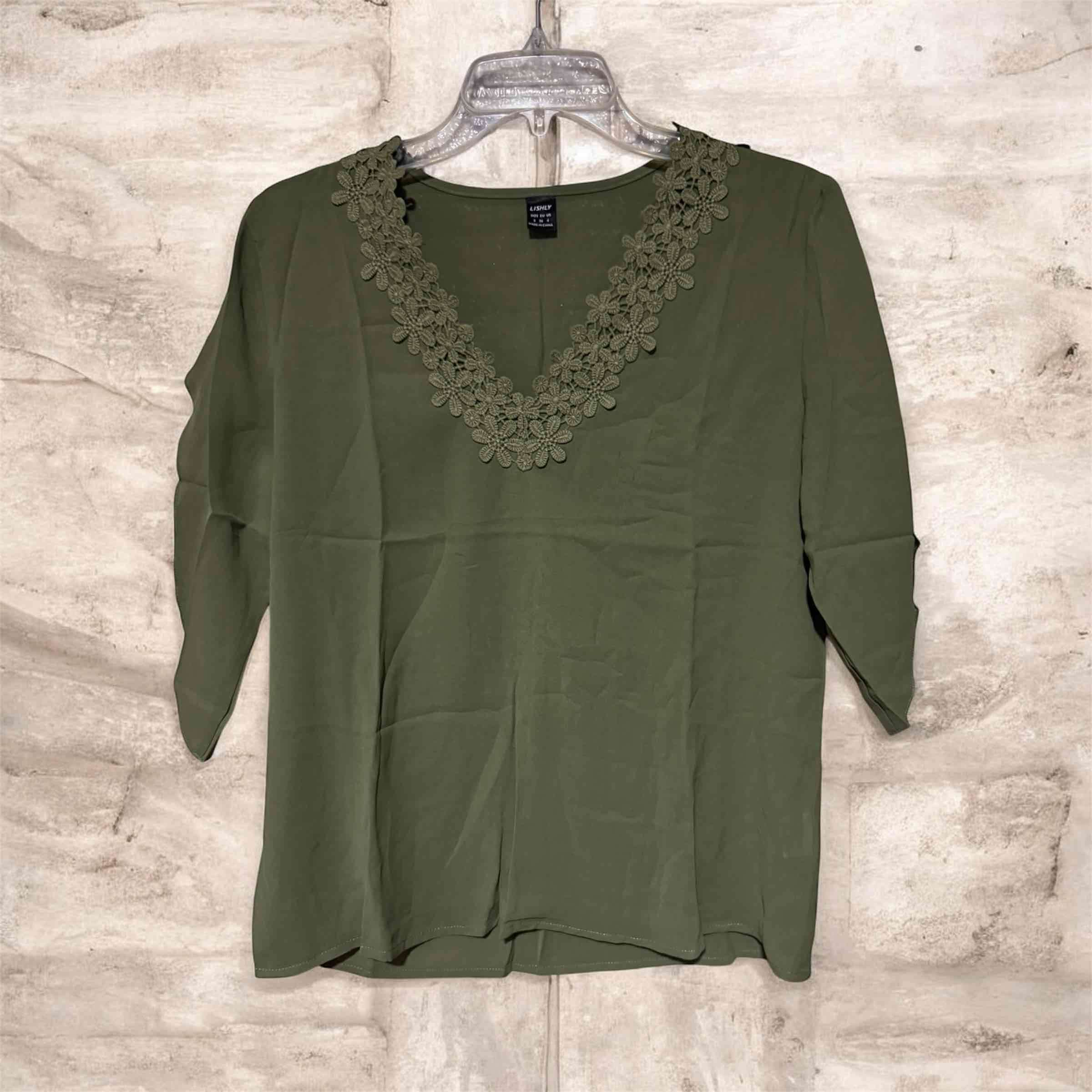 Shein Blusa verde y blanca con encaje floral