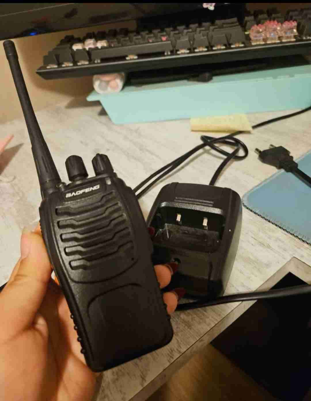 Woky-Toky Baofeng con cargador - miniatura 2