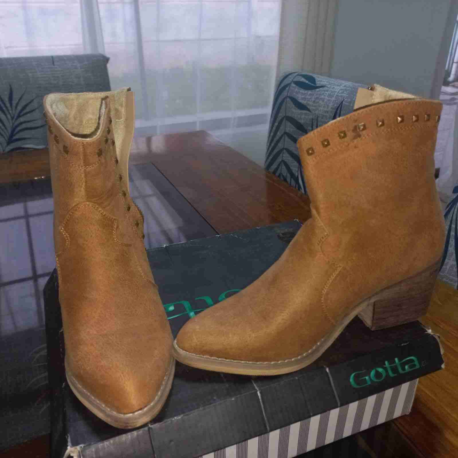 Botines camel de gamuza