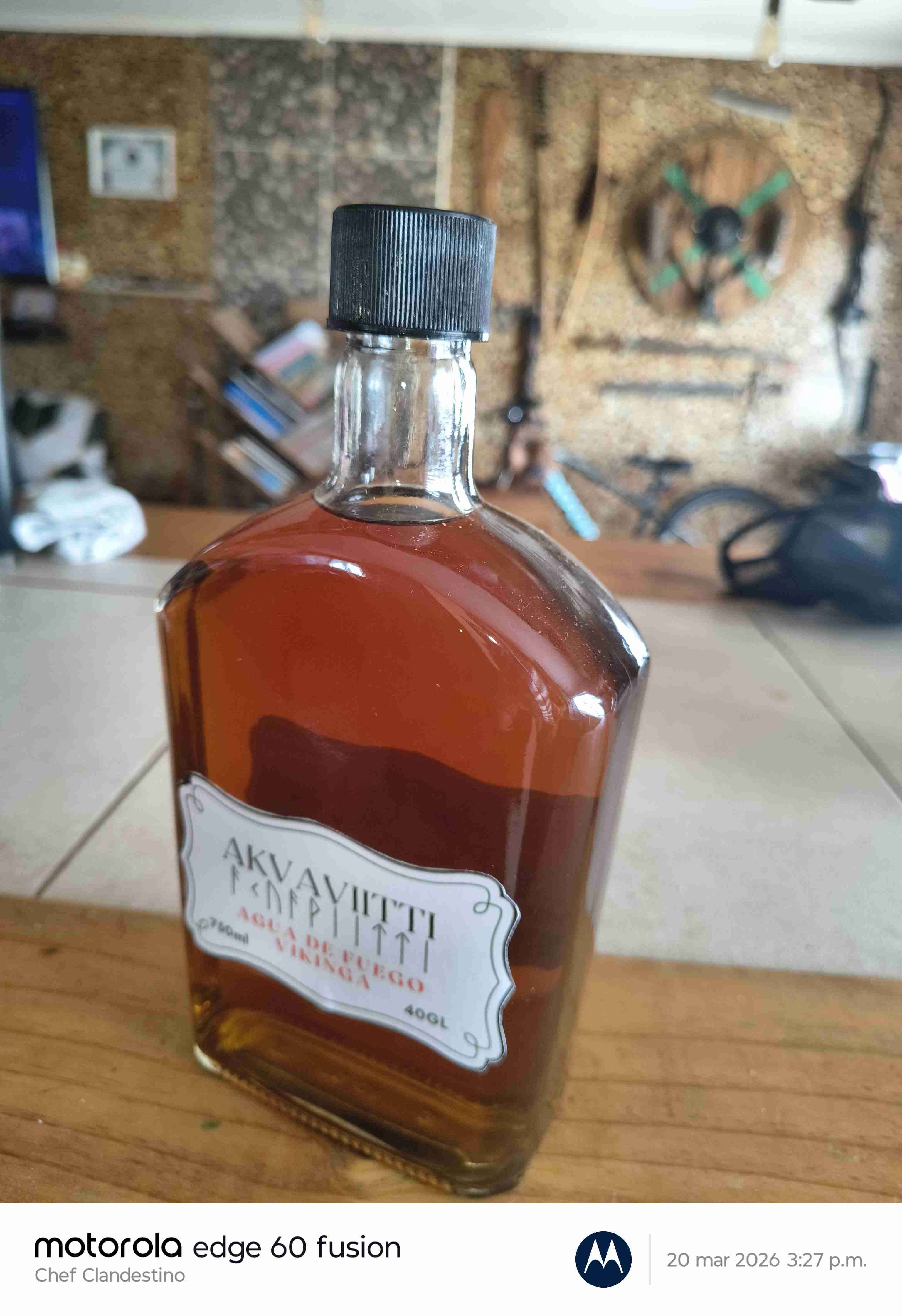 Licor AKVAVITTI agua de fuego Vikinga 750ml - miniatura 3